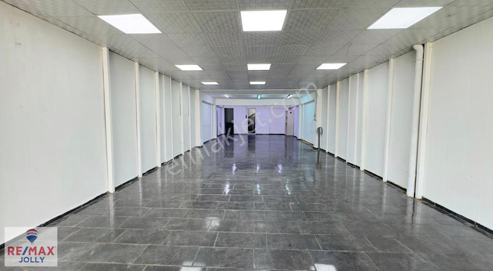 5.sanayinin En Değerli Konumunda Satılık Bakımlı Tertemiz Dükkan
