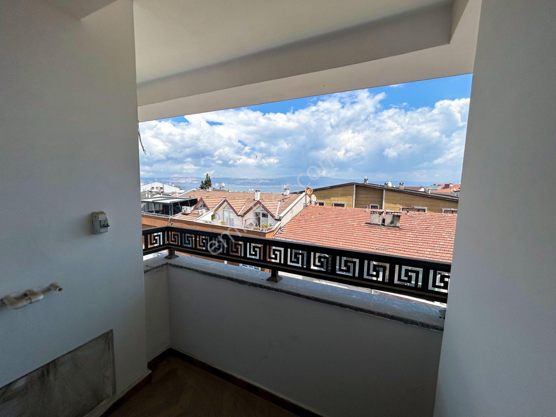 Karamürsel Salı Pazarı Satılık 3+1 Teraslı Çatı Dubleks Daire - Görsel 18