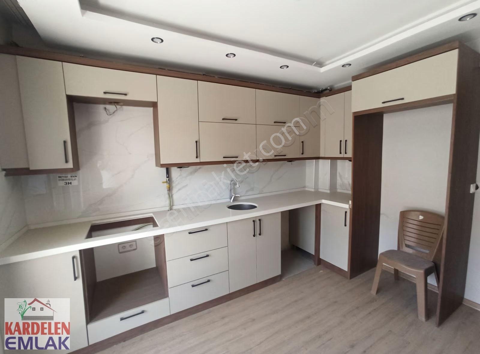 Soma Kardelen Emlak'tan. Rıfat Dağdelen Arkası Satılık 3+1 Daire - Görsel 3