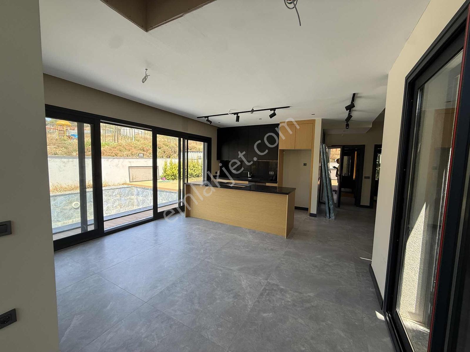 Kuşadası Girişinde 4+1 Özel Havuzlu Tek Müstakil Satılık Villa - Görsel 6