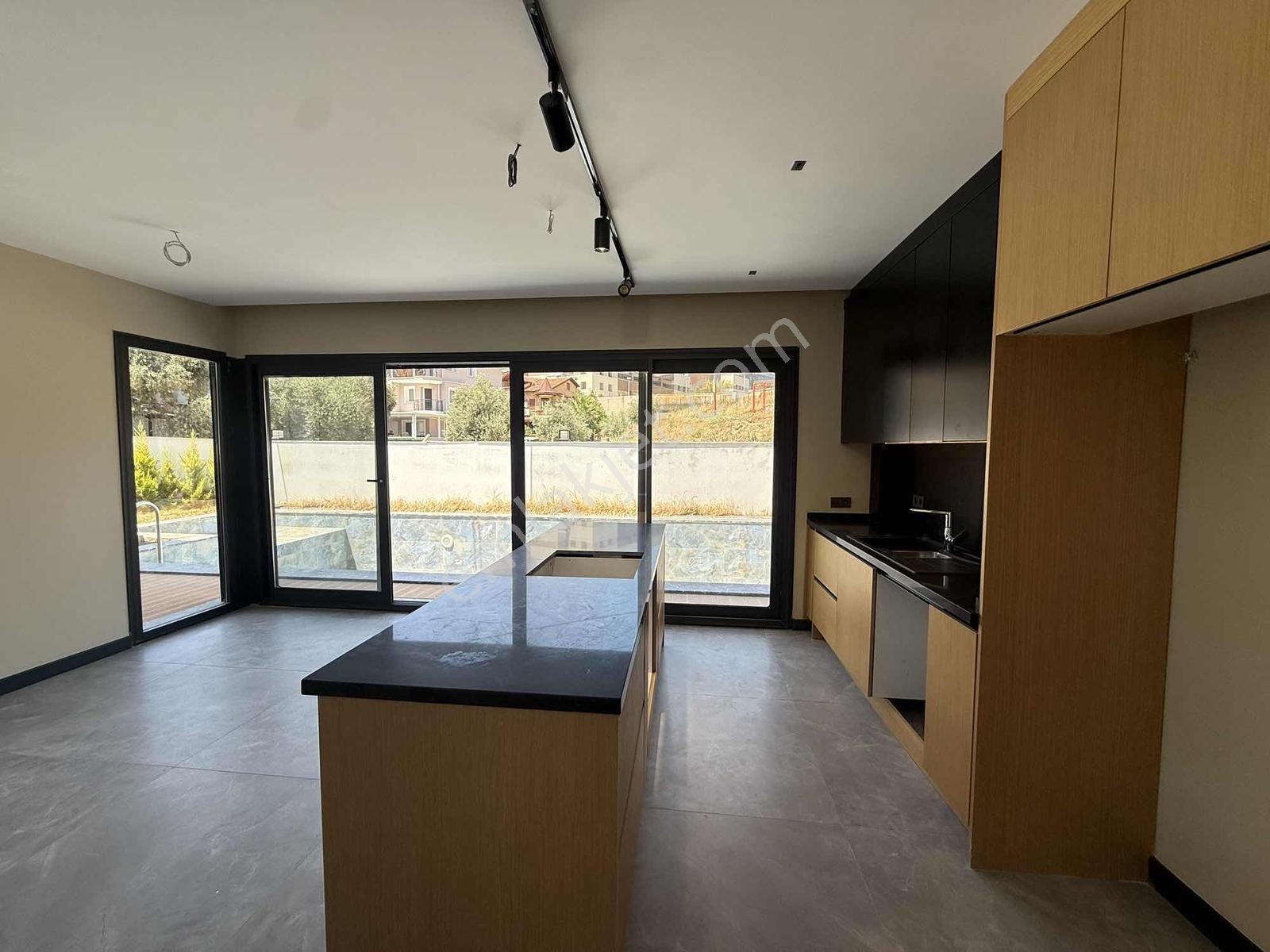 Kuşadası Girişinde 4+1 Özel Havuzlu Tek Müstakil Satılık Villa - Görsel 31