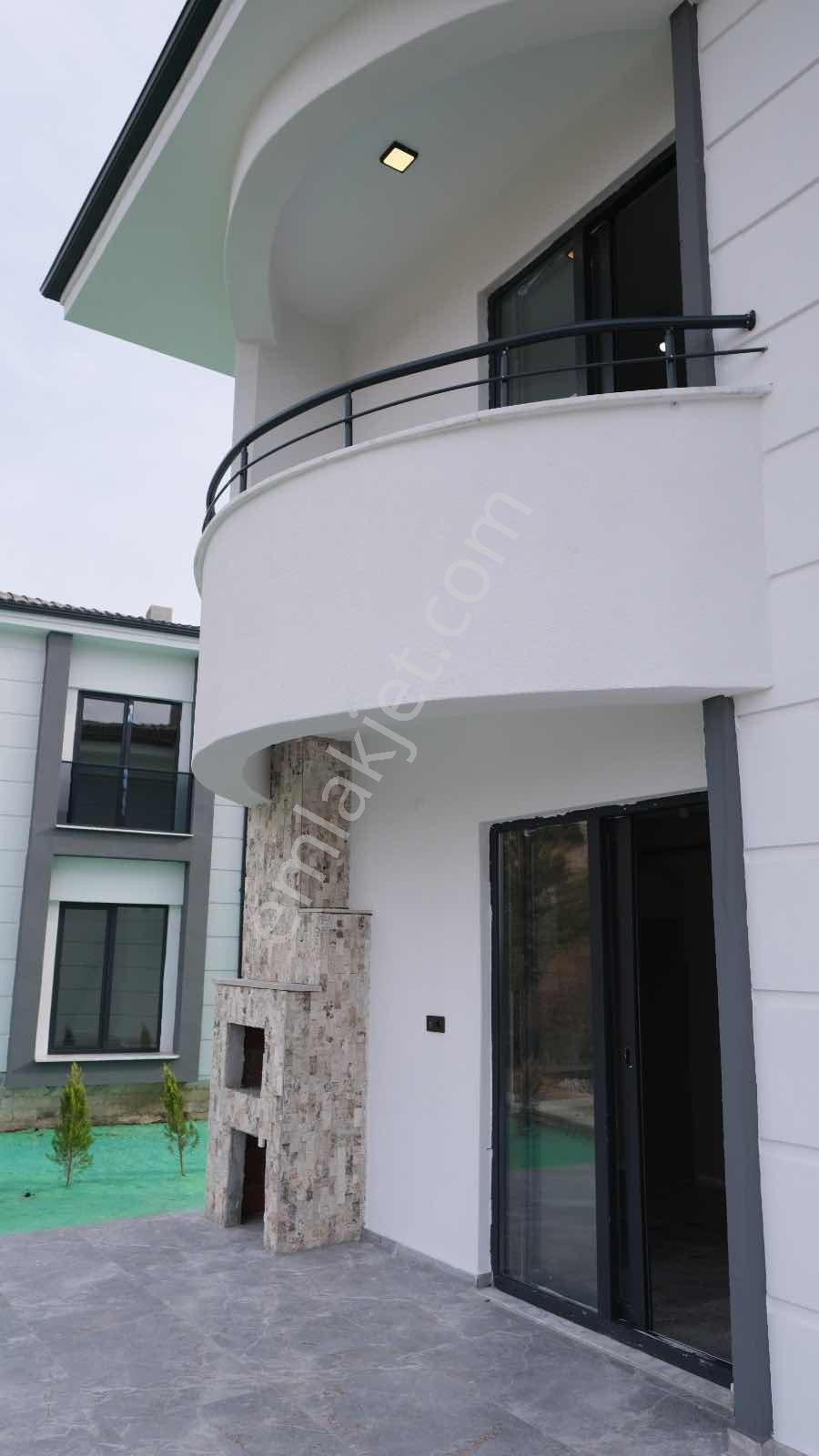 Re/max Rabia Saraçtan Amasyada Satılık Lüks Villa - Görsel 12