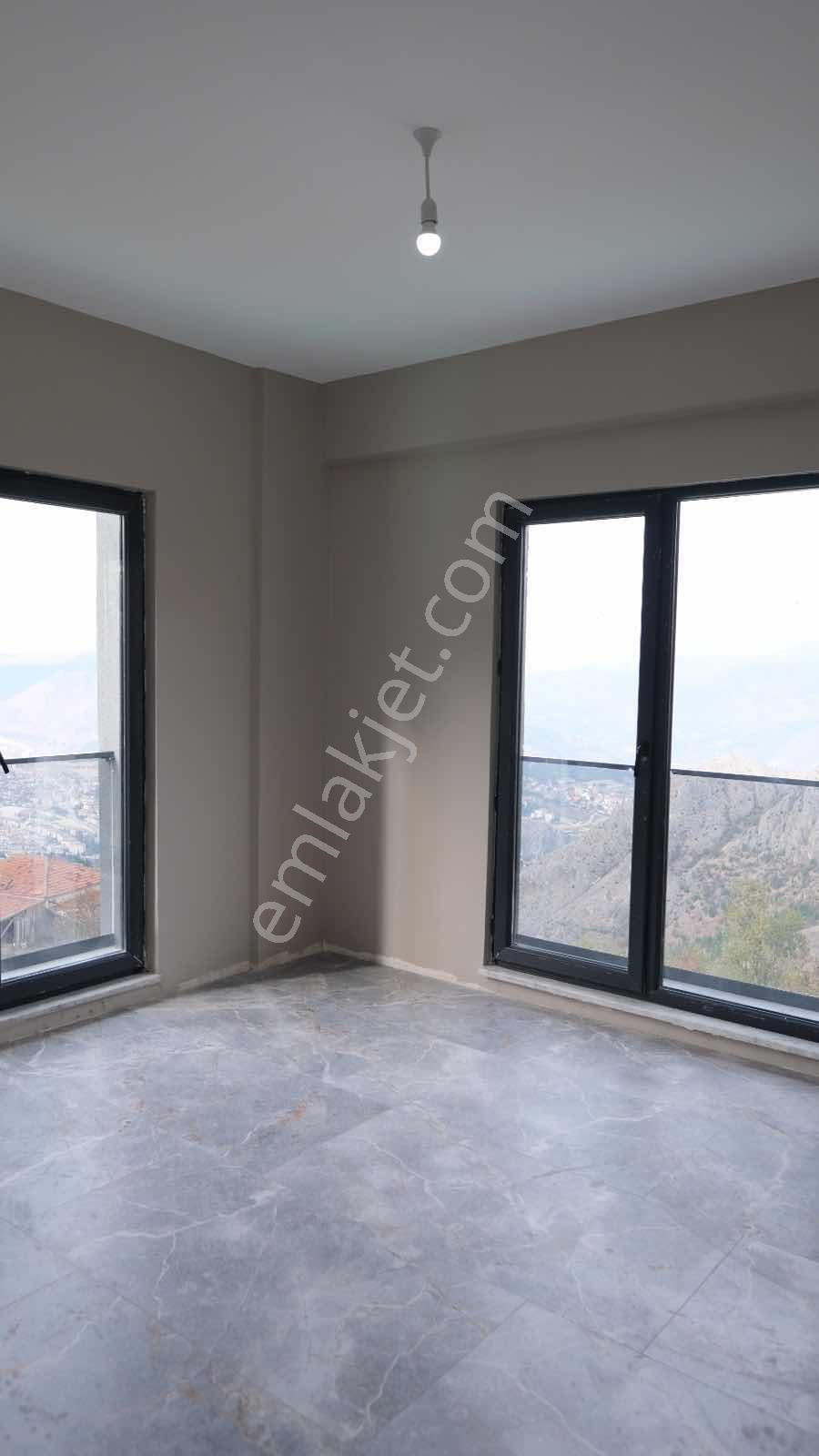 Re/max Rabia Saraçtan Amasyada Satılık Lüks Villa - Görsel 2