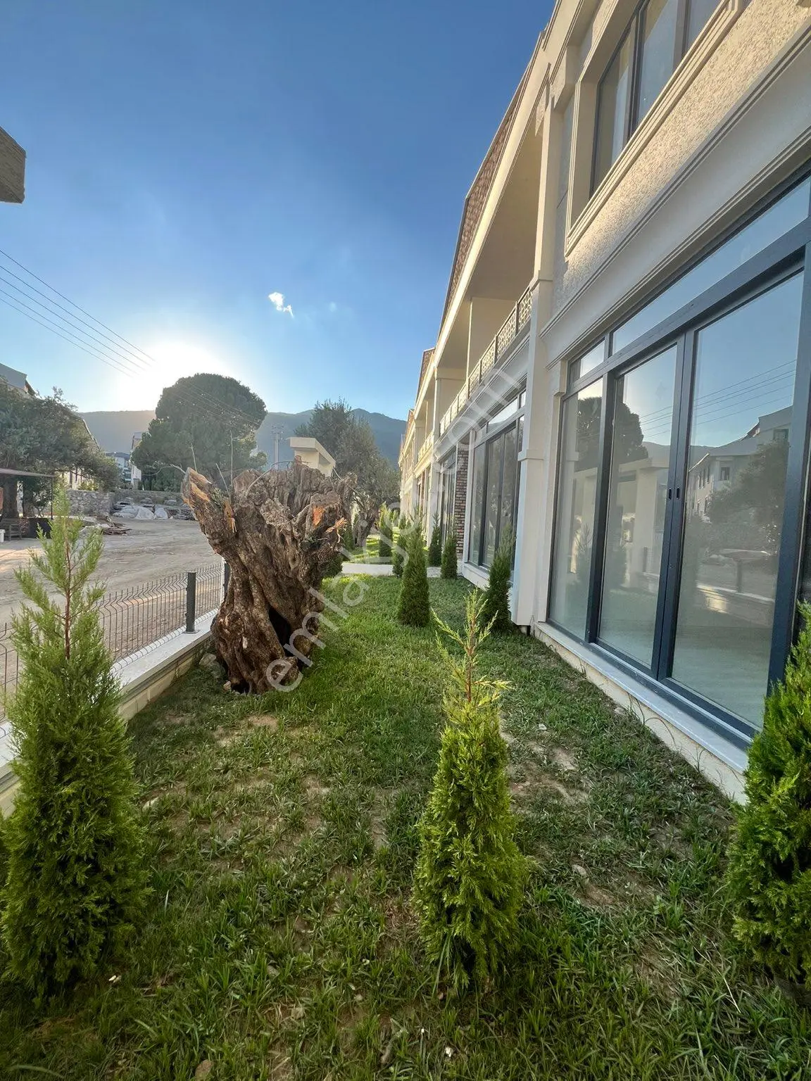 Güre’de 60 M² 1+1 Açık Mutfak | Bahçe Kullanımlı | Kaz Dağları Eteklerinde | Denize 3 Km - Görsel 2