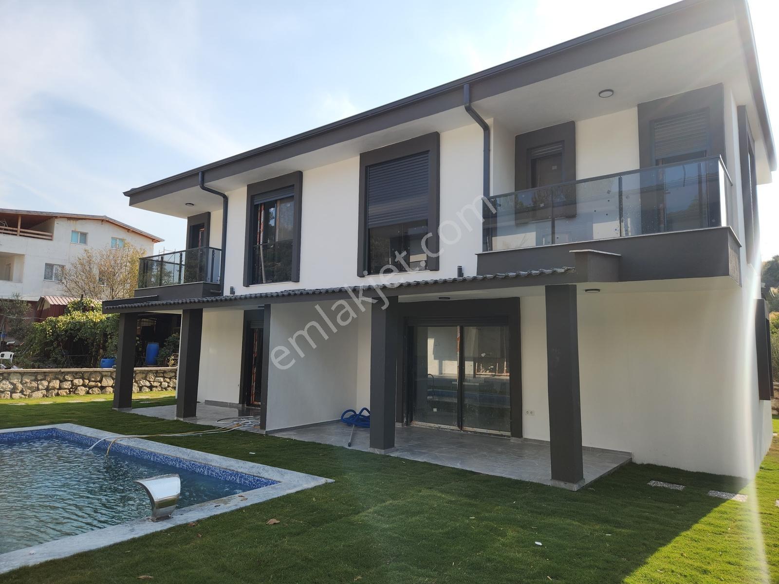 Karaburun Mordoğan'da Ortak Havuzlu Satılık 3+1 Villa - Görsel 7