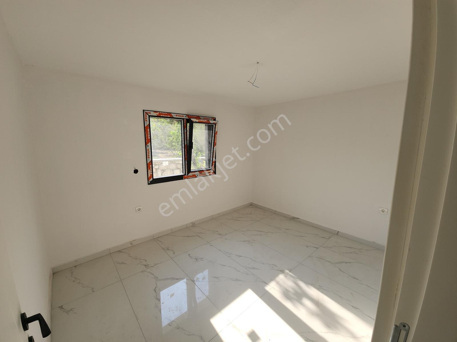 Karaburun Mordoğan'da Ortak Havuzlu Satılık 3+1 Villa - Görsel 17