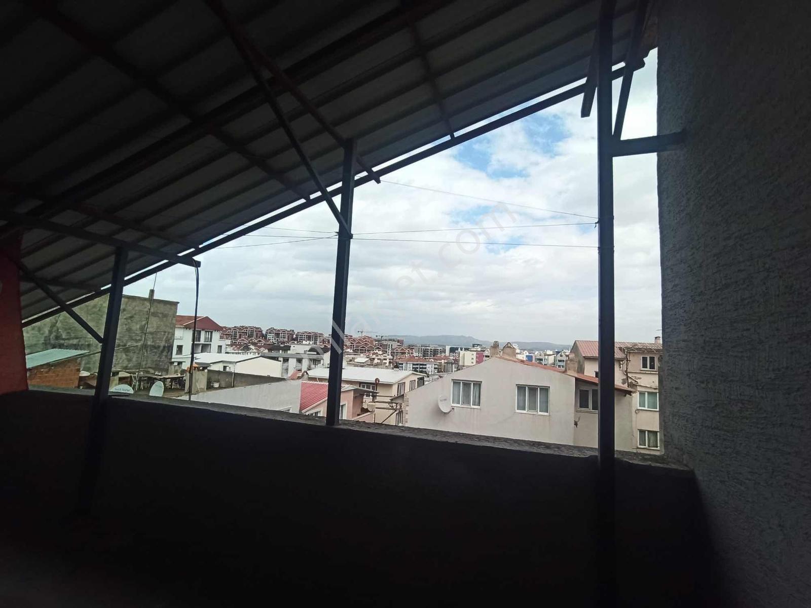 İhsaniye Mahallesinde Ayrı Mutfak Teraslı 1+1 Kiralık Daire - Görsel 4