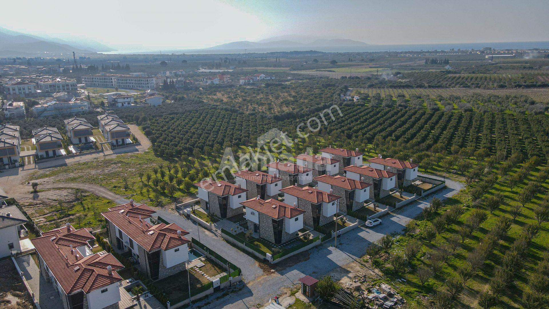 Davutlar'da Taş Mimari Tam Müstakil Bahçeli Köşe Konum Villa - Görsel 2