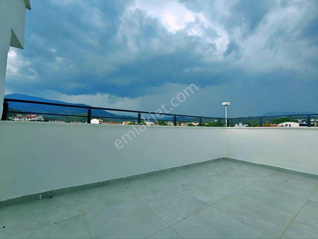 Uytundan Zeytinli'de Doğa Manzaralı Otoparklı 3+1 Lüks Villa - Görsel 13