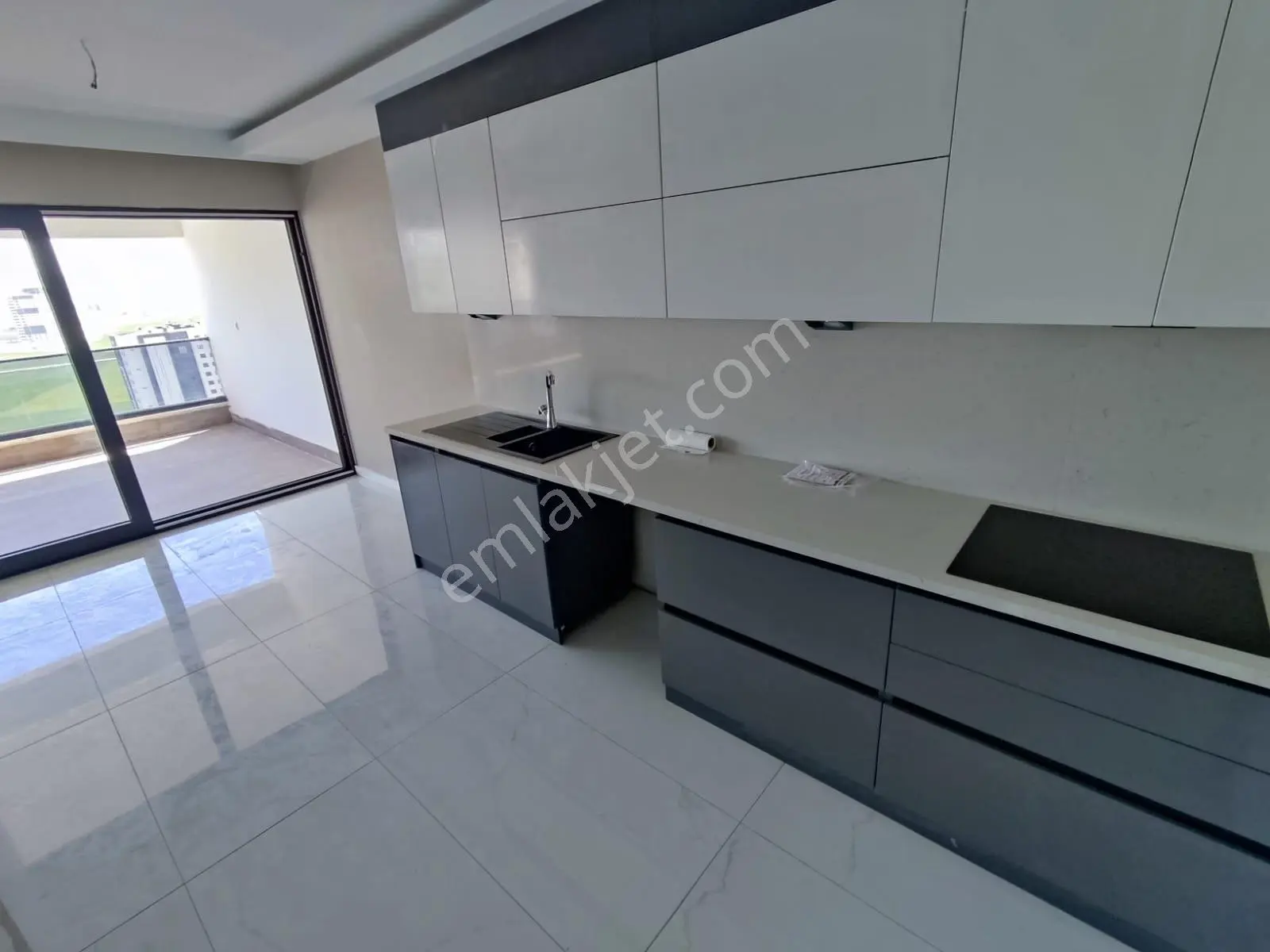 Yuvaköy Mah. Norm Tower'da Full Yapılı 4+1 Kiralık Daire