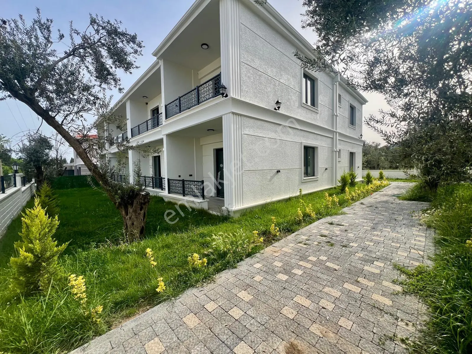 Akçay Aras Emlaktan Gürede Bahçe Kullanımlı 1+1 Ve 2+1 Daireler