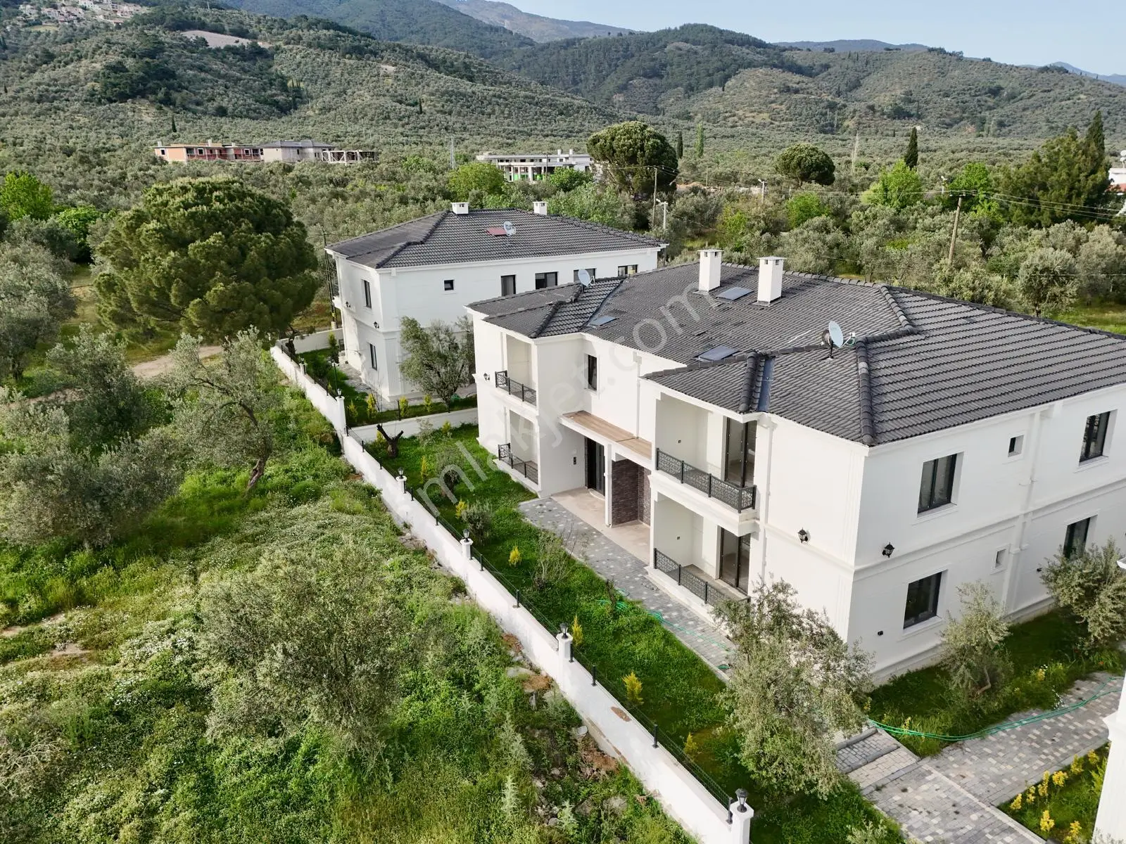 Akçay Aras Emlaktan Gürede Bahçe Kullanımlı 1+1 Ve 2+1 Daireler - Görsel 2