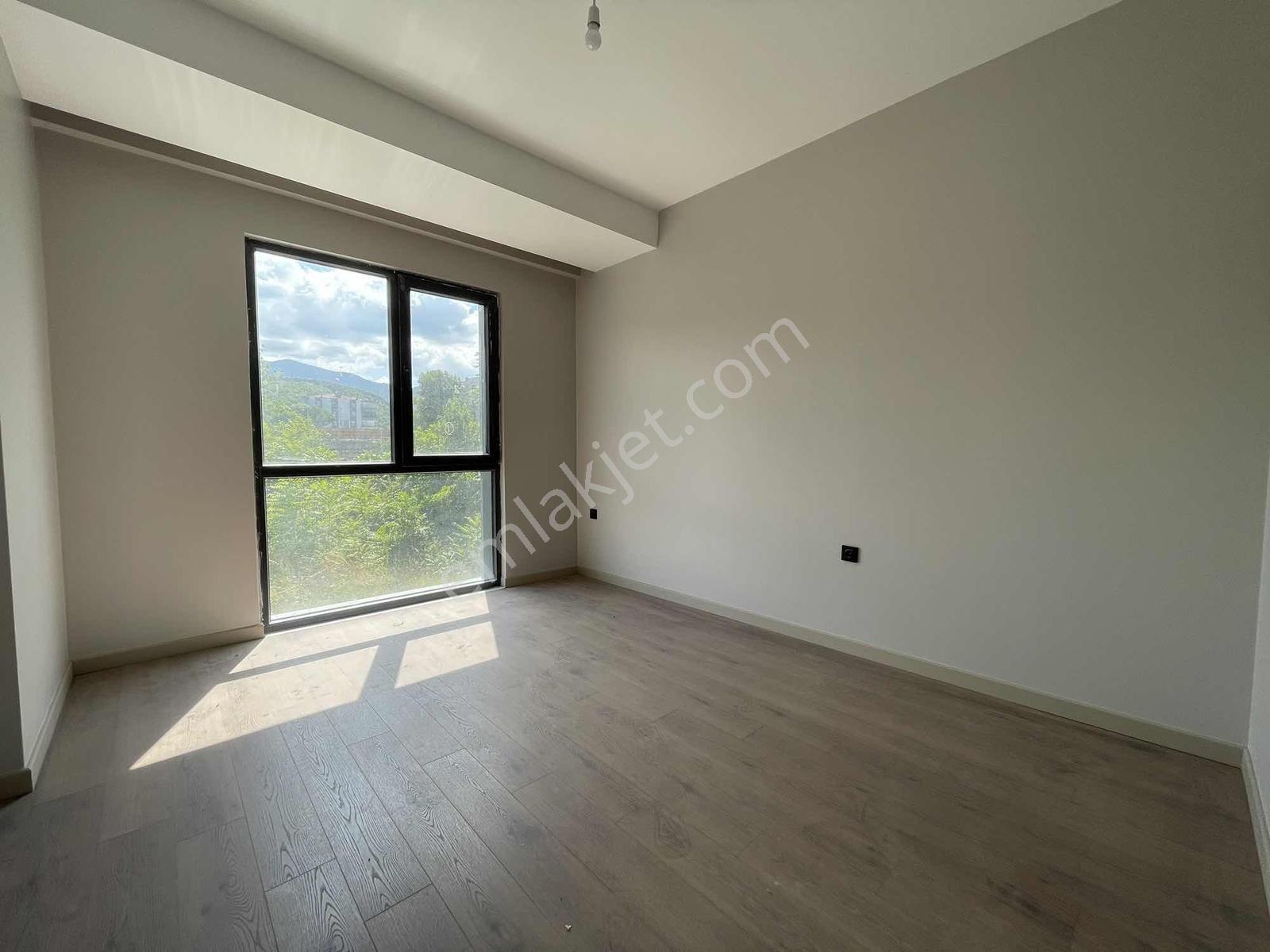 Çakırlarda Denize Yakın Havuzlu Lüks 1+1 Satılık Daire! - Görsel 18