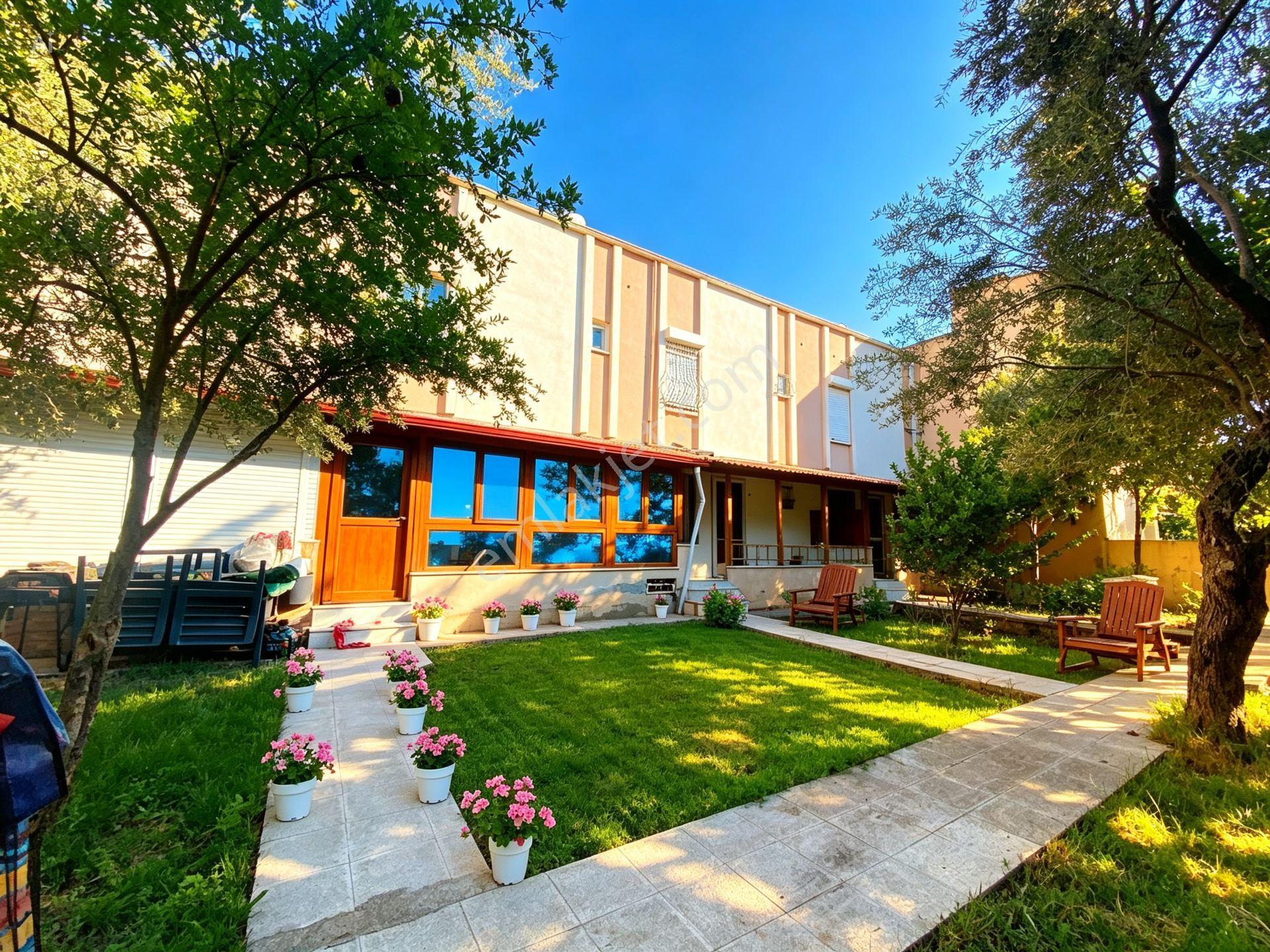 Altınoluk'da Denize 250 Metre Çift Bahçeli Müstakil Girişli Triplex Villa - Görsel 9