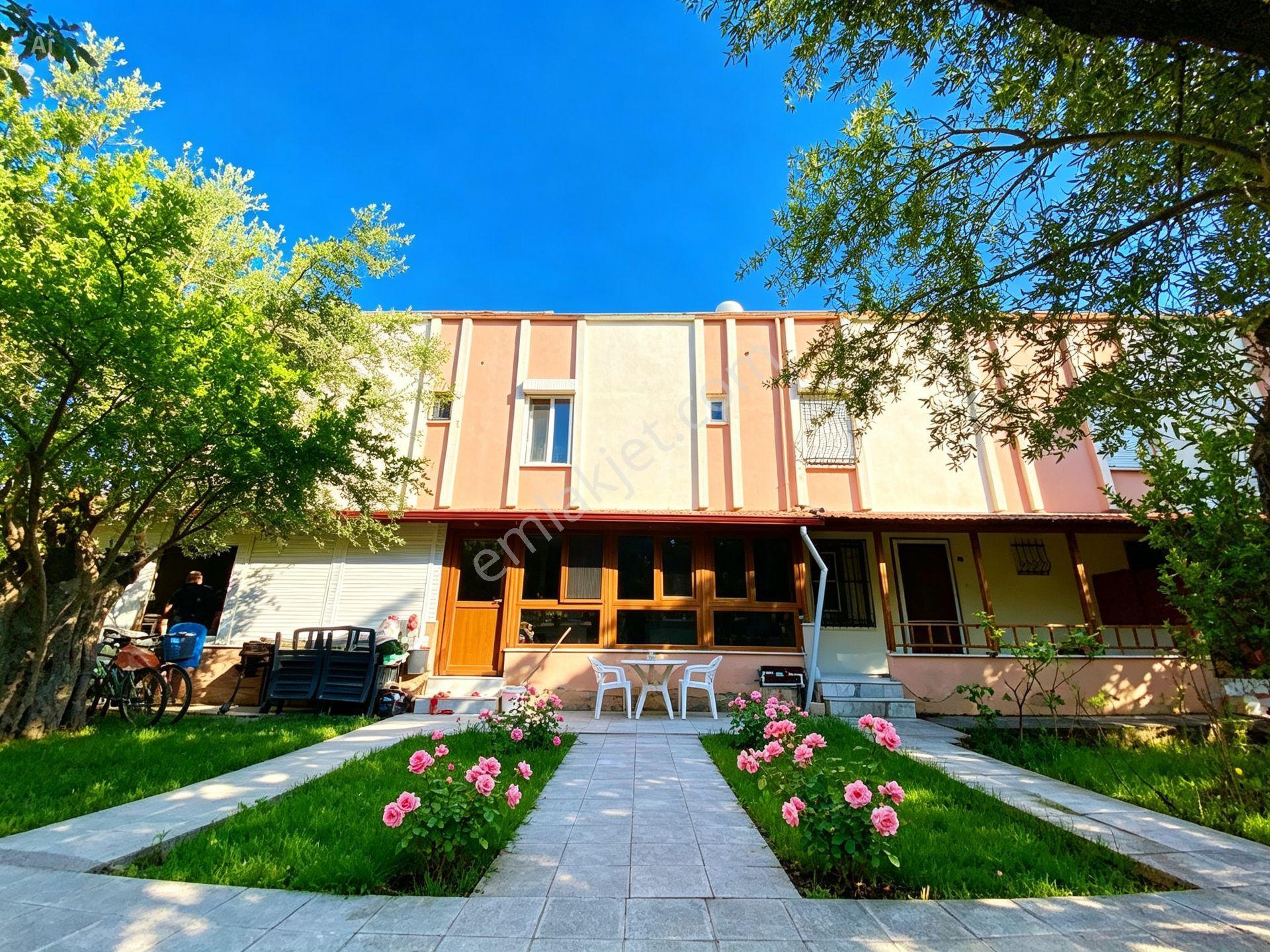 Altınoluk'da Denize 250 Metre Çift Bahçeli Müstakil Girişli Triplex Villa - Görsel 10