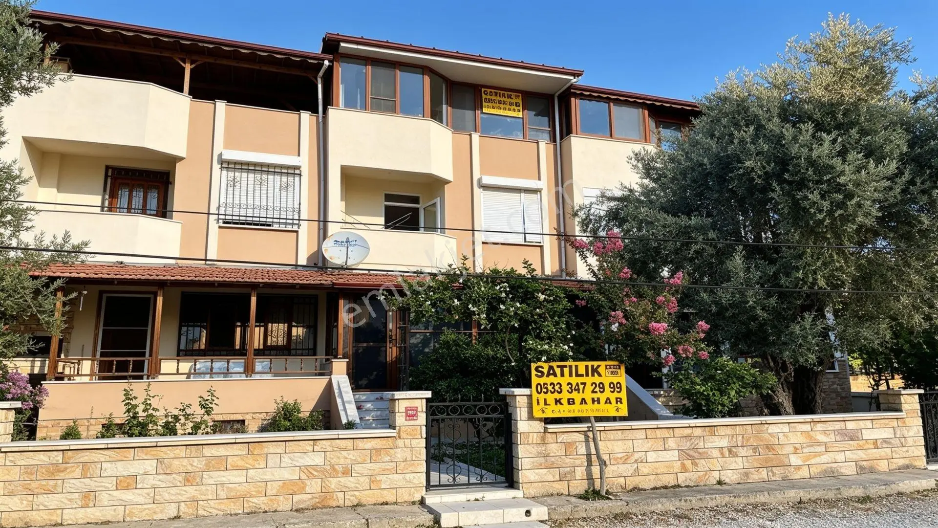 Altınoluk'da Denize 250 Metre Çift Bahçeli Müstakil Girişli Triplex Villa - Görsel 2