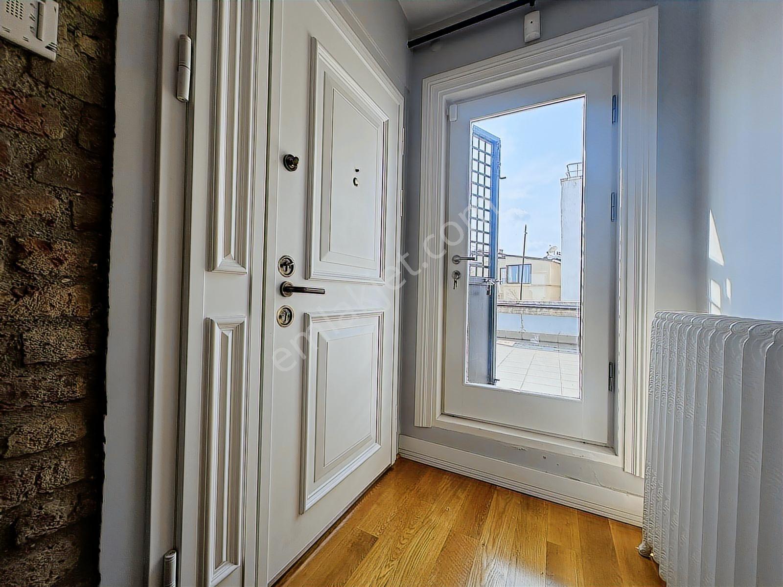 Galata Kuledibinde Eşsiz Manzaralı 1+1 Kiralık - Görsel 13