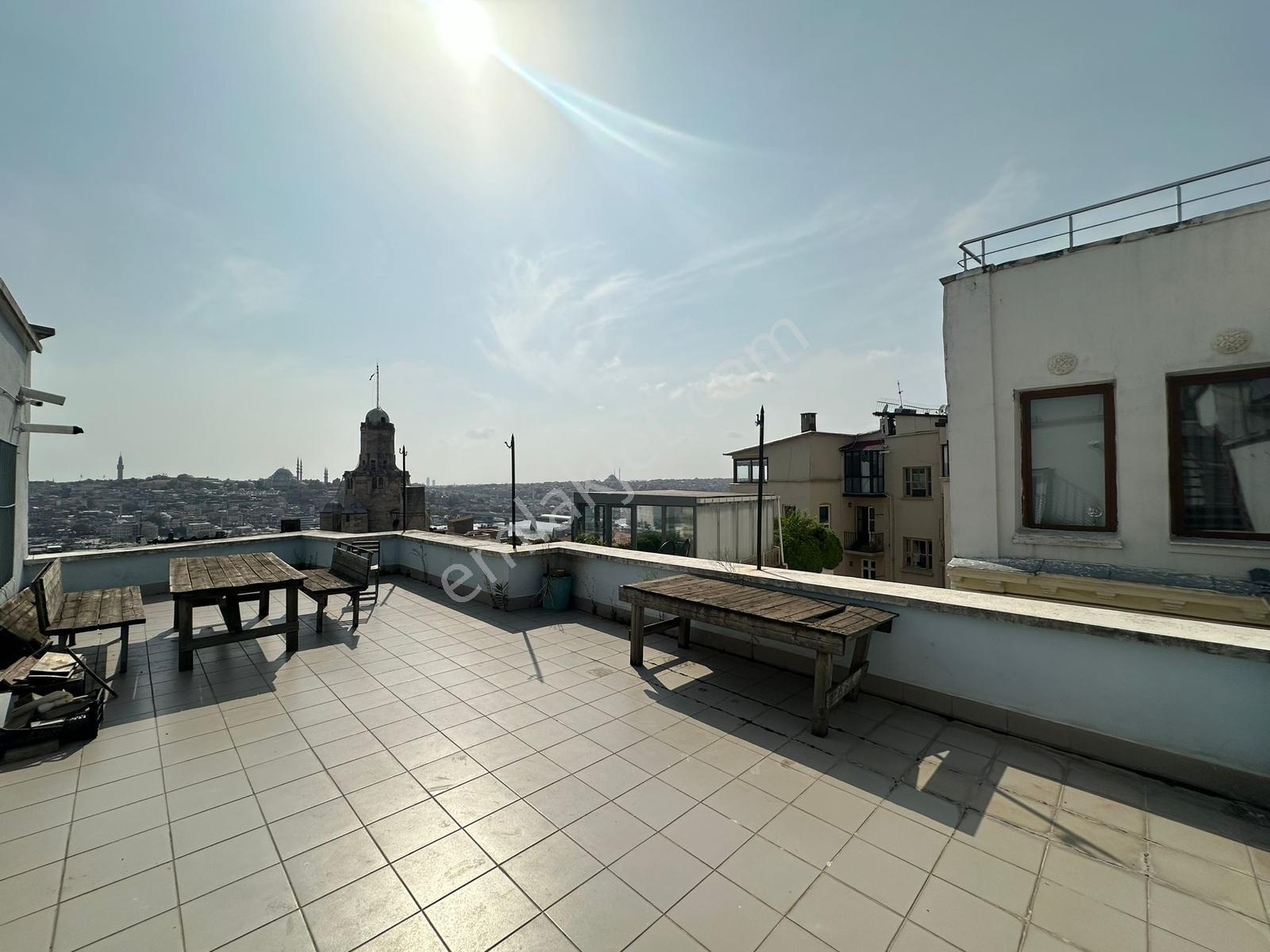Galata Kuledibinde Eşsiz Manzaralı 1+1 Kiralık - Görsel 8