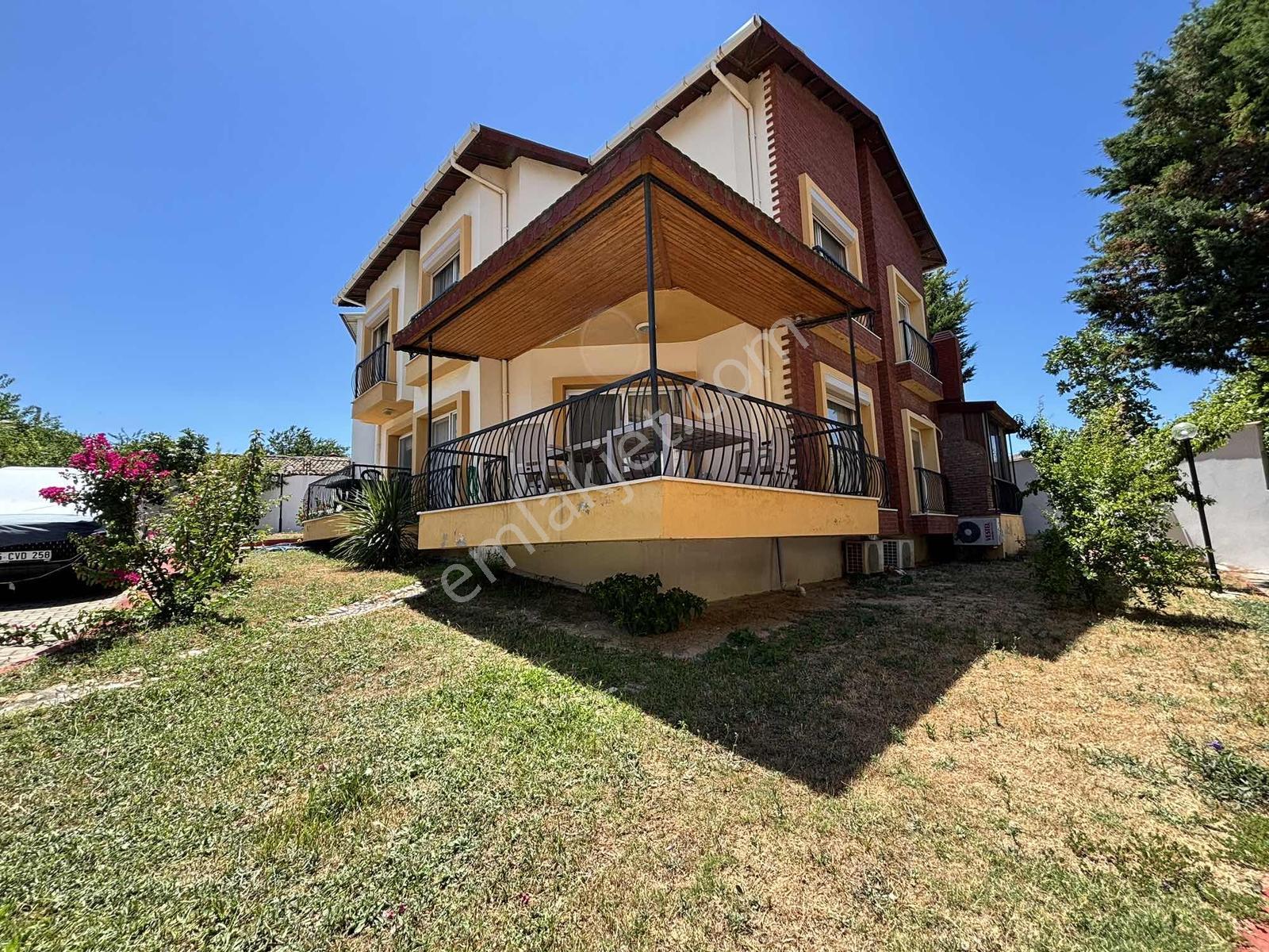 Merkezi Konumda Güvenliki Manzaralı 3+1villa