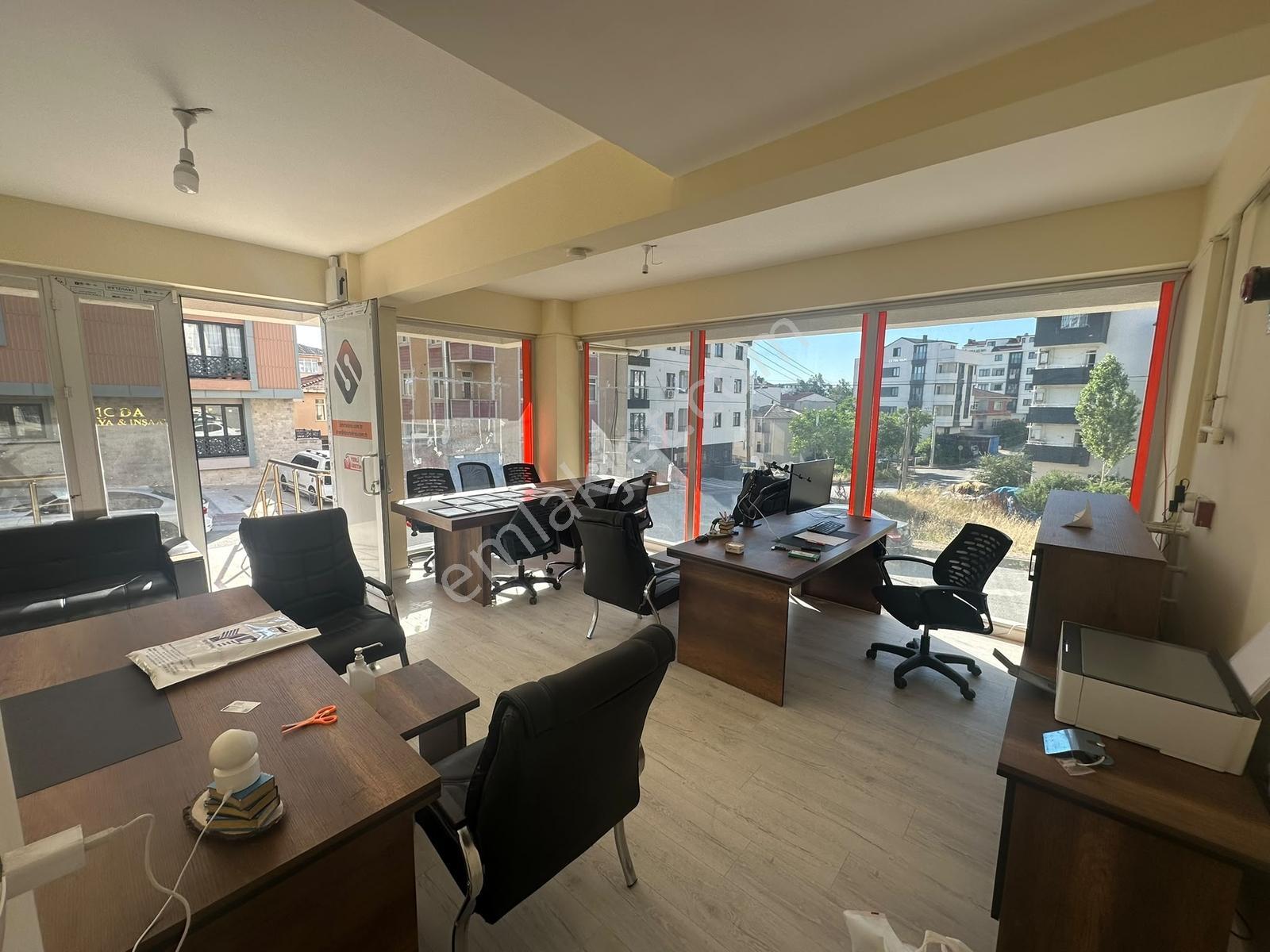Çayırova İnönü Mah'de 250m² Geniş Kullanımlı Satılık İş Yeri