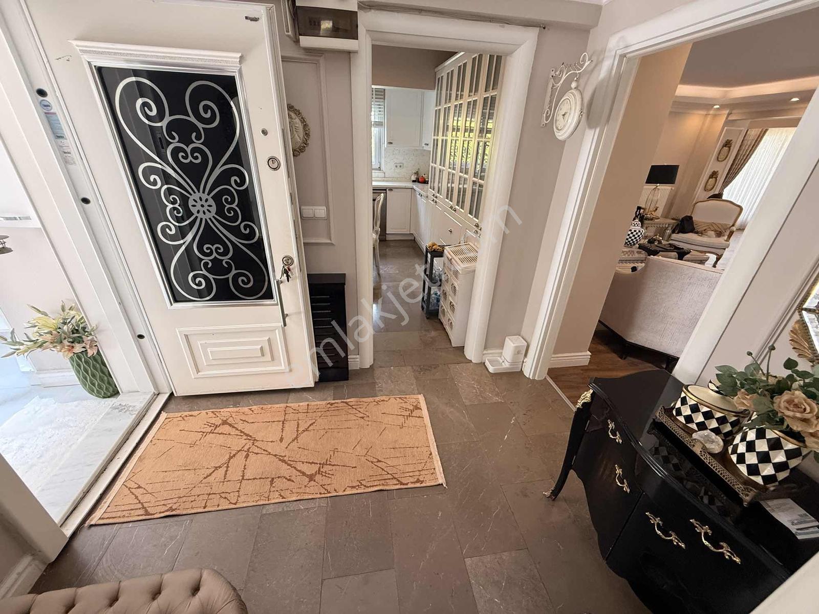 Mimaroba'da Havuzlu Site İçinde Geniş Ve Lüks Satılık 5+2 Villa - Görsel 14