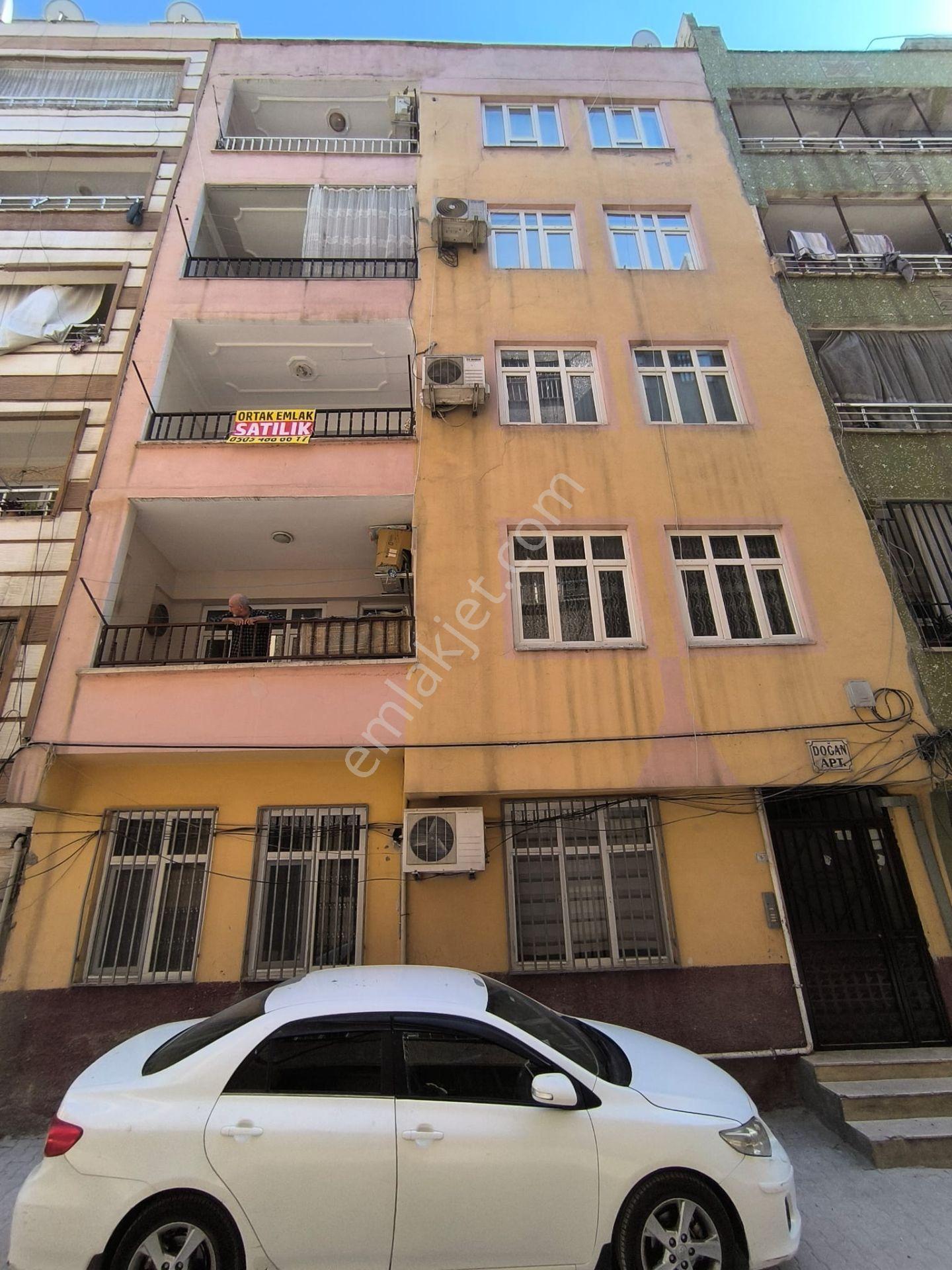Şair Nabi Mahallesi'nde Satılk Ara Kat Temiz Ve Geniş Doğalgazlı Daire