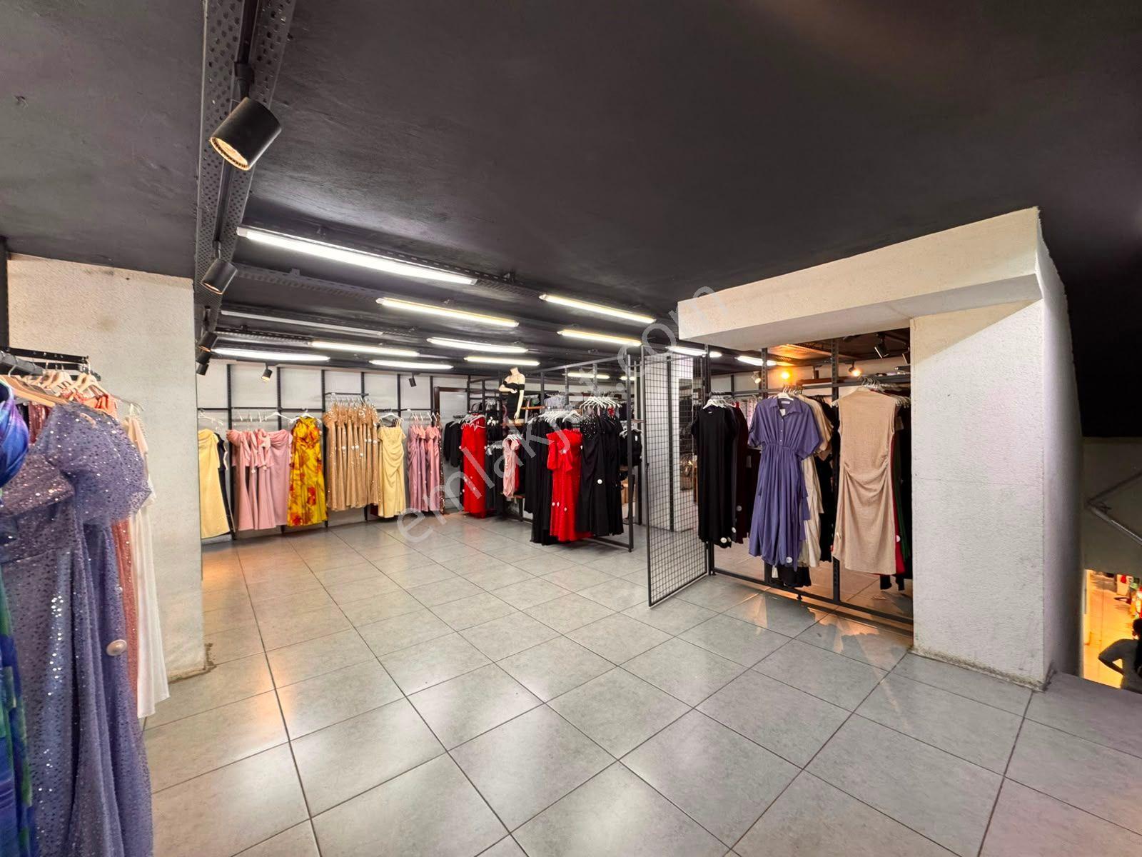 Kurumsal Kiracılı Yüksek Kira Getirisine Sahip Satılık Prestijli Dükkan - Görsel 12