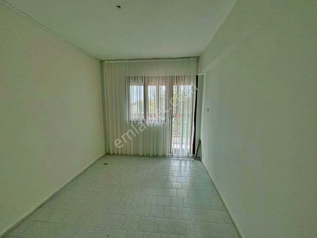 Uytundan Pelitköyde Denize 300 Metre Bahçe Kullanımlı 2+1 Villa - Görsel 4