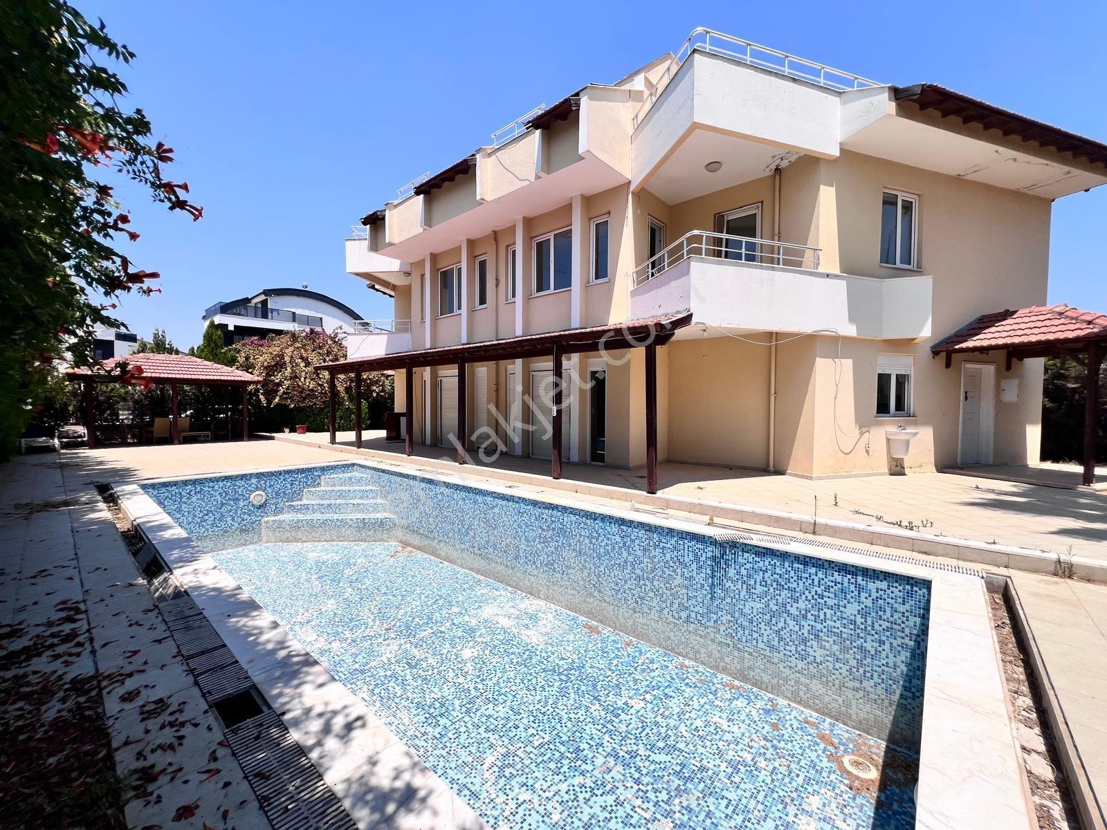 Antalya En Prestijli Bölgesinde Müstakil 2 Adet Satılık Villa - Görsel 30
