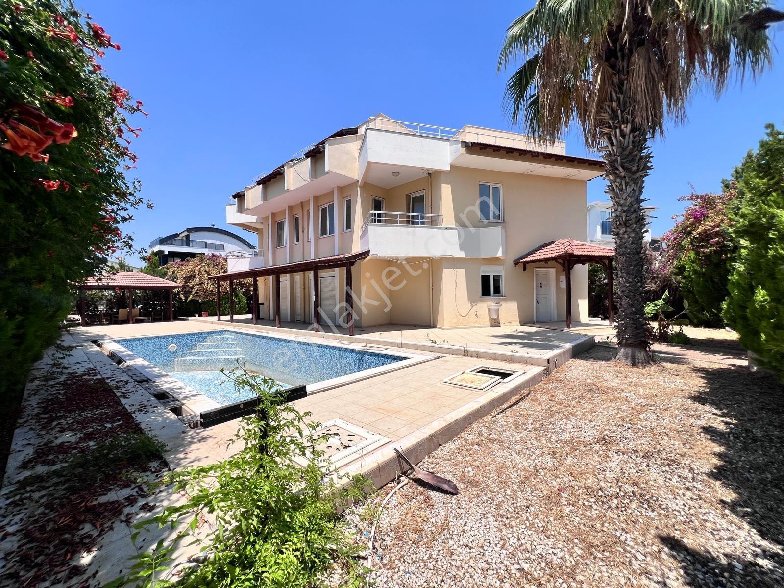 Antalya En Prestijli Bölgesinde Müstakil 2 Adet Satılık Villa - Görsel 31