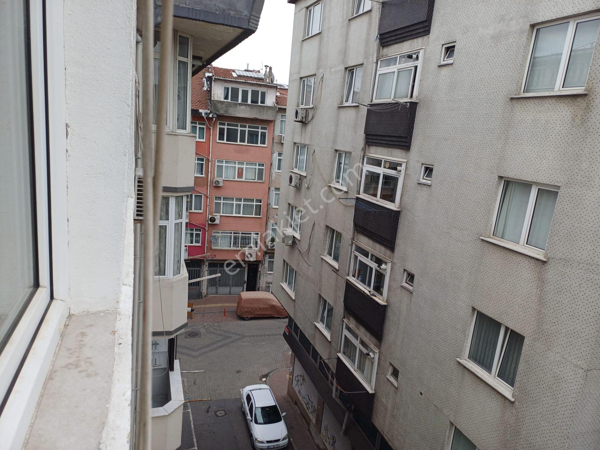 Fatih Zeyrek'te Son Kat 2+1 Ferah Daire,bakımlı Ve Merkezi Konum - Görsel 23