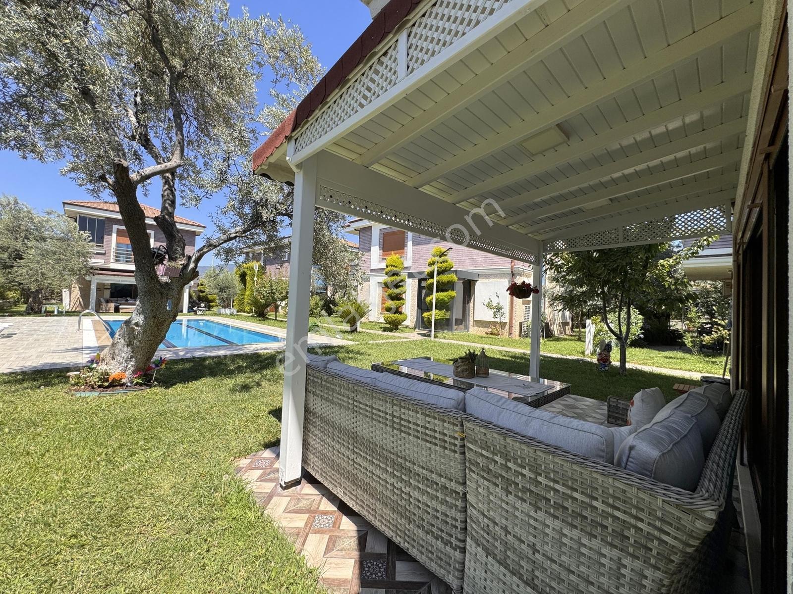 ▀ Yetkili Güç'ten Akçay'da Yüzme Havuzlu Denize 600m Lüx 3+1 Villa - Görsel 21
