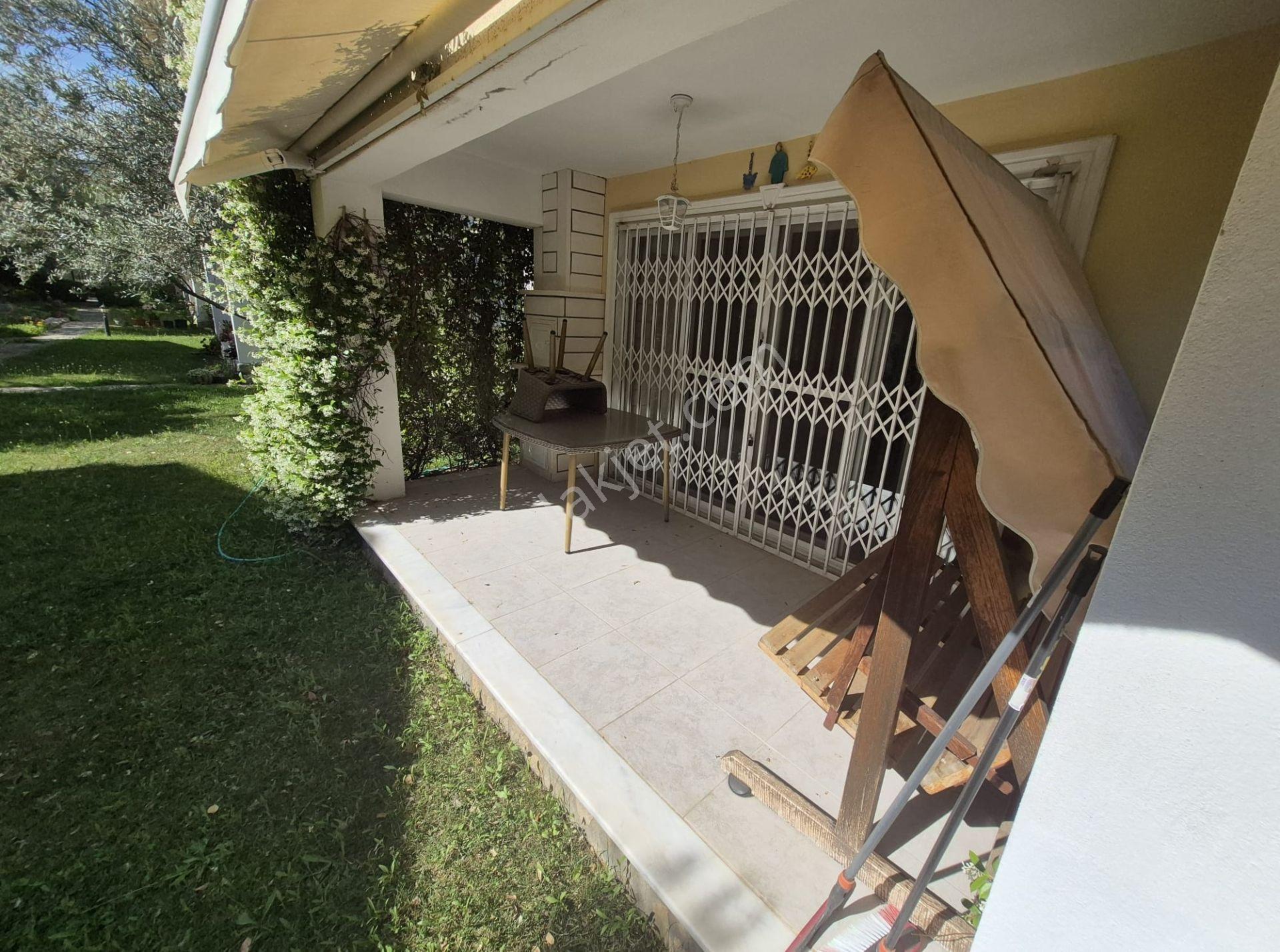 Güre'de Havuzlu Site İçinde Full Eşyalı Satılık Villa - Görsel 32