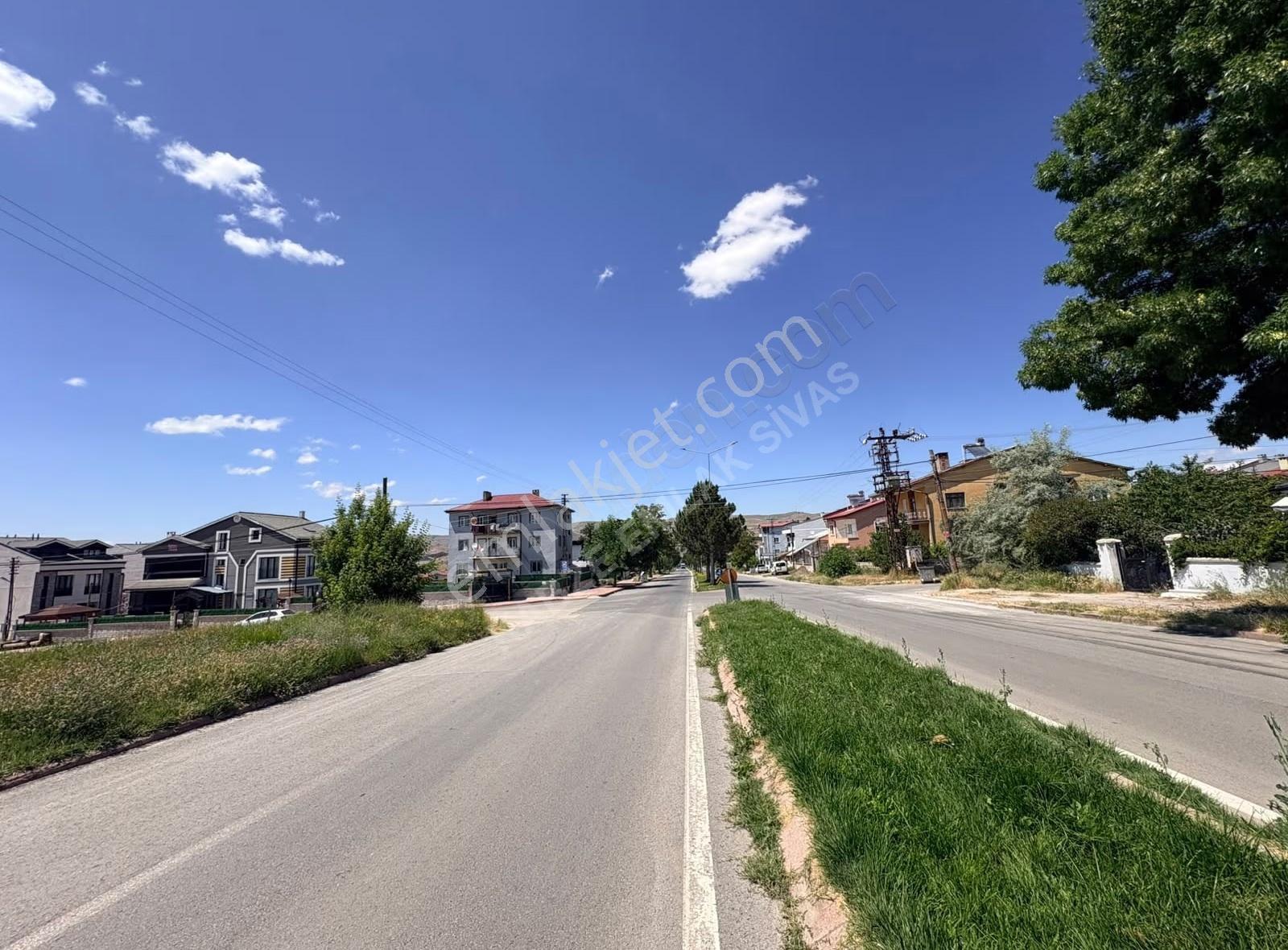 Sivas Merkez Karşıyaka'da 340m² Satılık Köşe Parsel Arsa