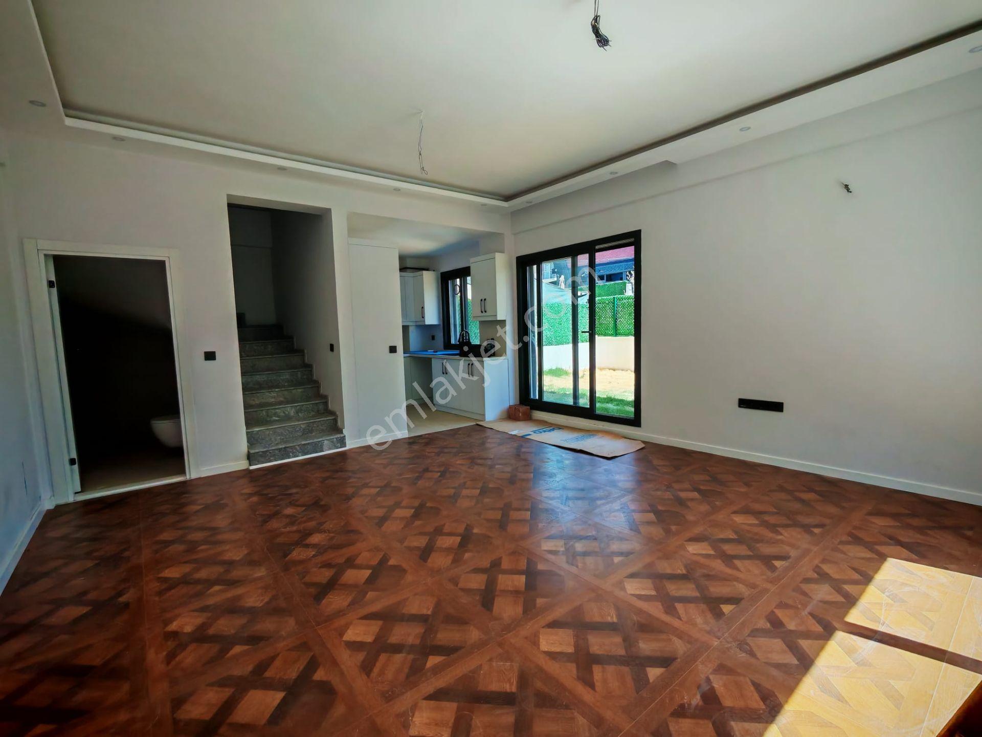 Barbaros'ta Satılık 3+1 Öncephe Tripleks Villa, Bahçeli & Modern - Görsel 5
