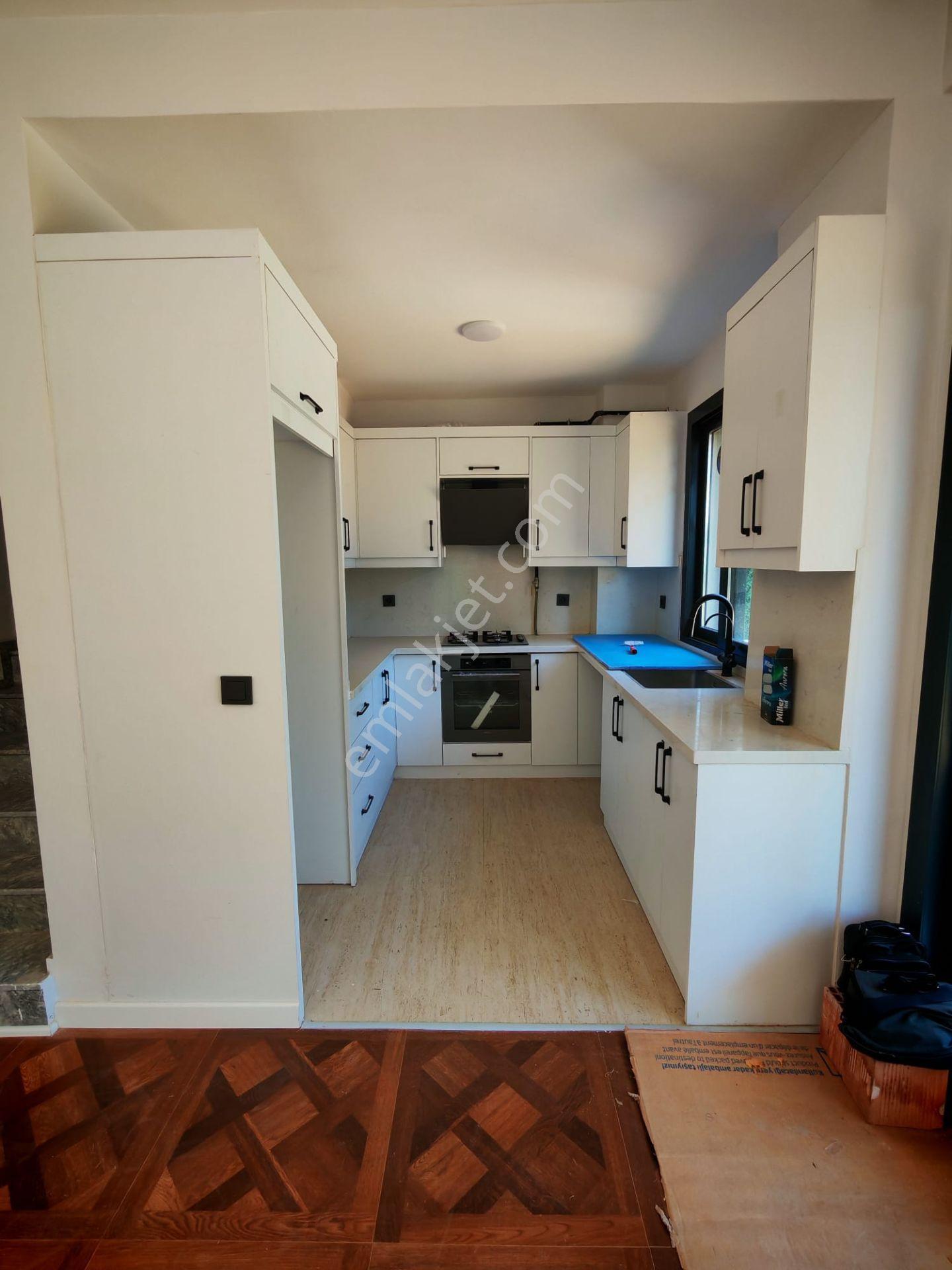 Barbaros'ta Satılık 3+1 Öncephe Tripleks Villa, Bahçeli & Modern - Görsel 8