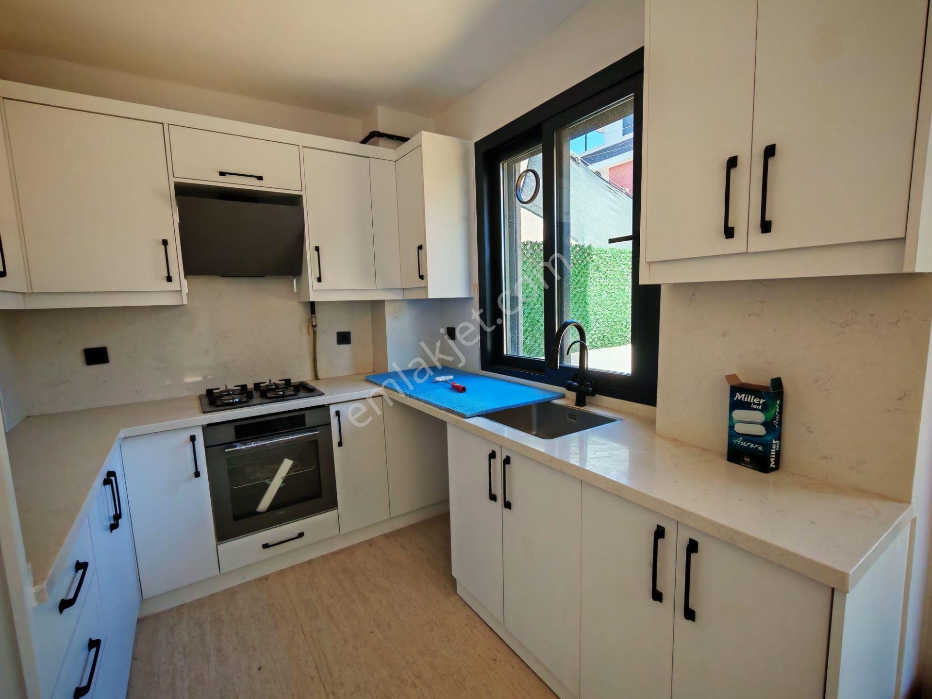 Barbaros'ta Satılık 3+1 Öncephe Tripleks Villa, Bahçeli & Modern - Görsel 12