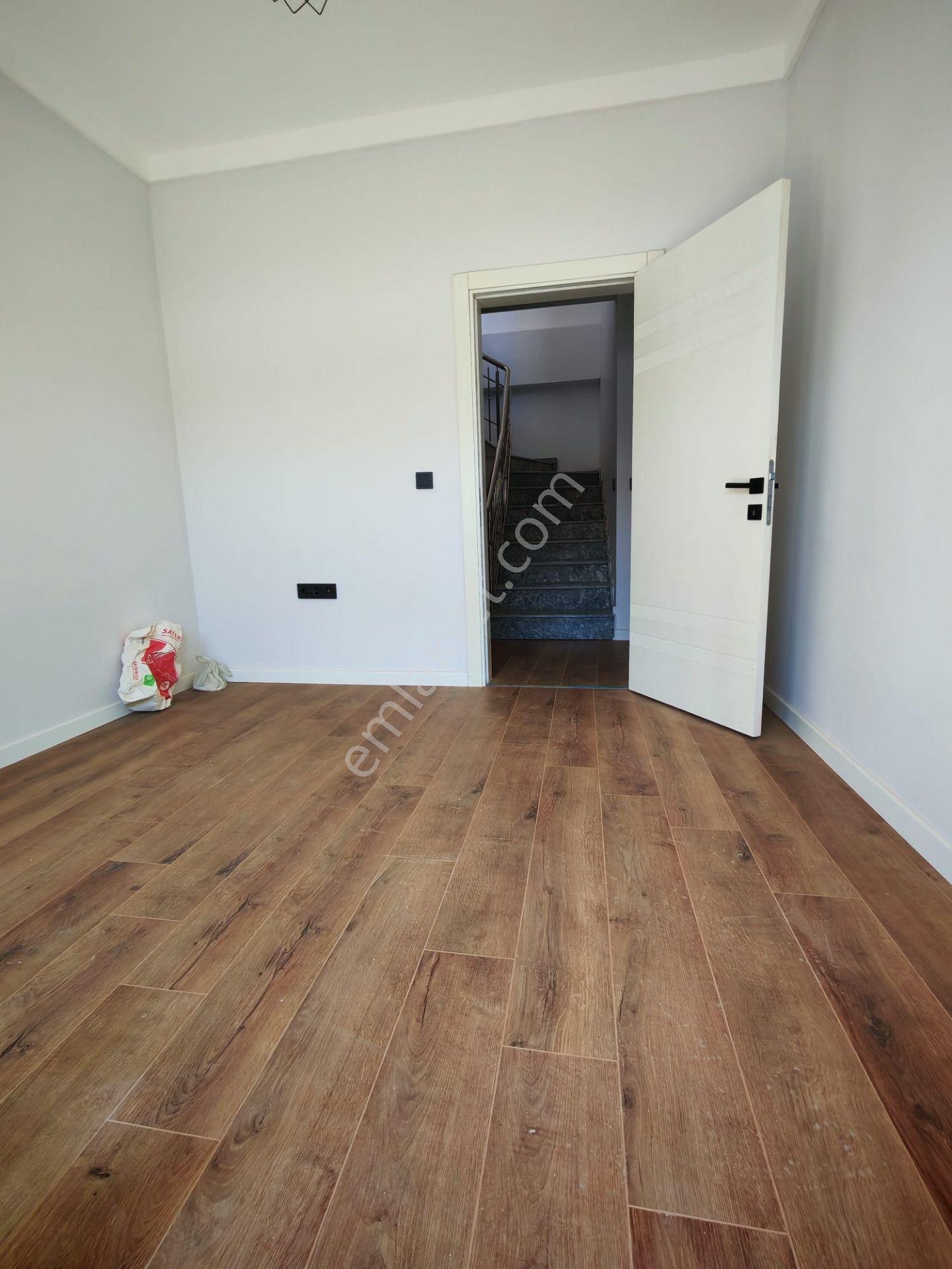 Barbaros'ta Satılık 3+1 Öncephe Tripleks Villa, Bahçeli & Modern - Görsel 24