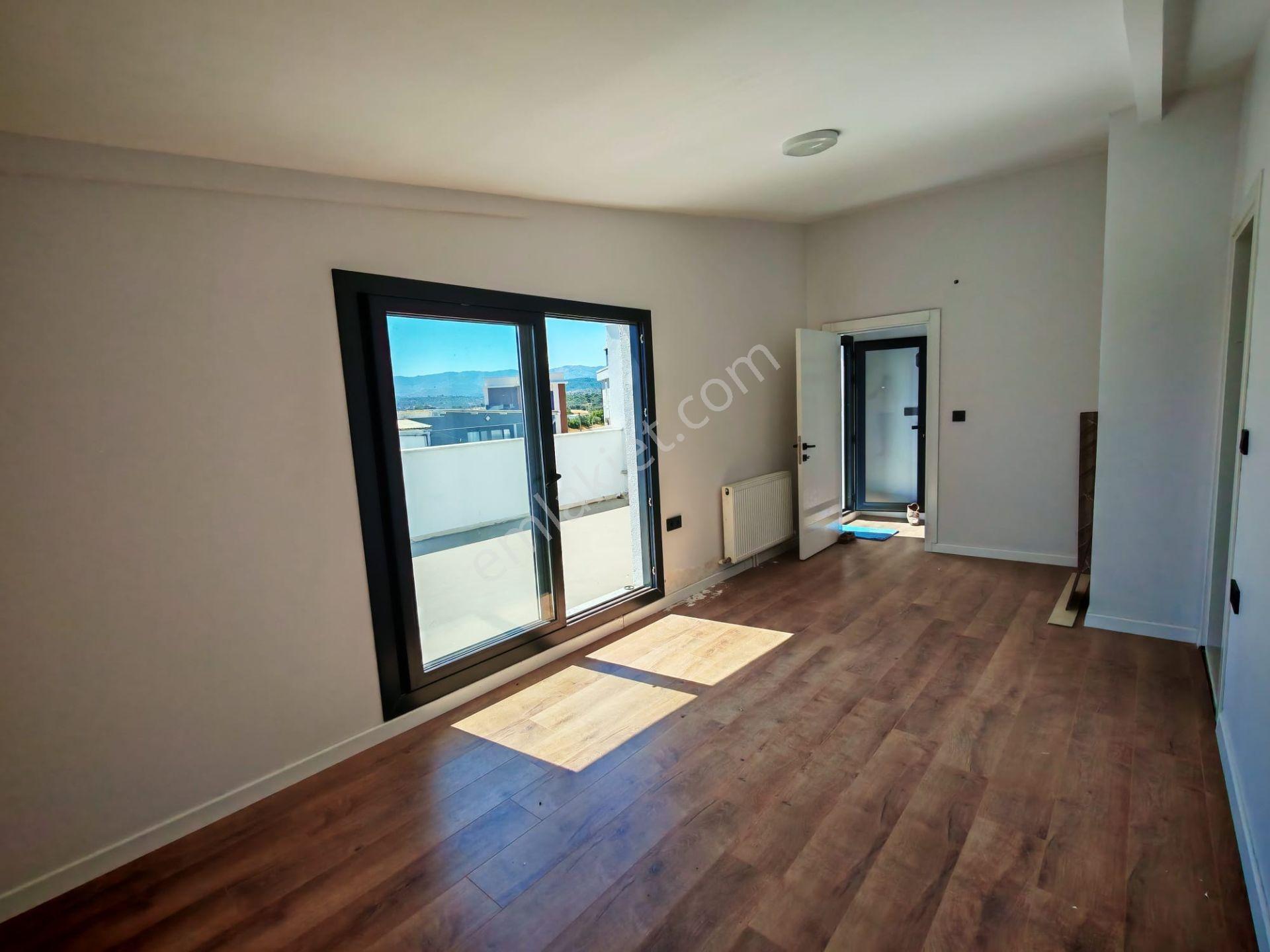 Barbaros'ta Satılık 3+1 Öncephe Tripleks Villa, Bahçeli & Modern - Görsel 35