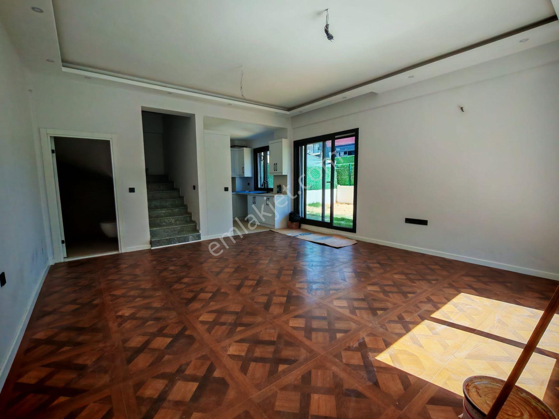 Barbaros'ta Satılık 3+1 Öncephe Tripleks Villa, Bahçeli & Modern - Görsel 19