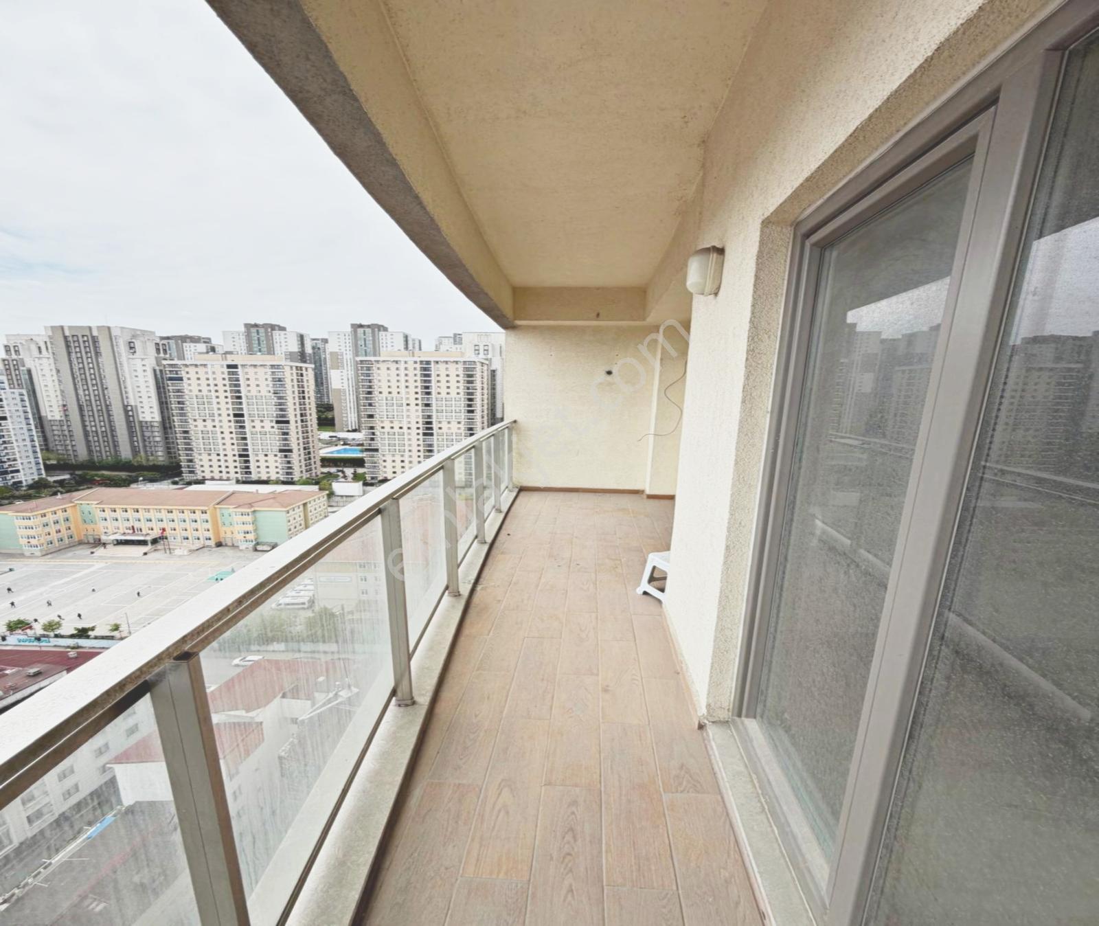 Metrobuse Yakın Site İçerisinde 1+1 Full Konsept Kiralık Daire - Görsel 2
