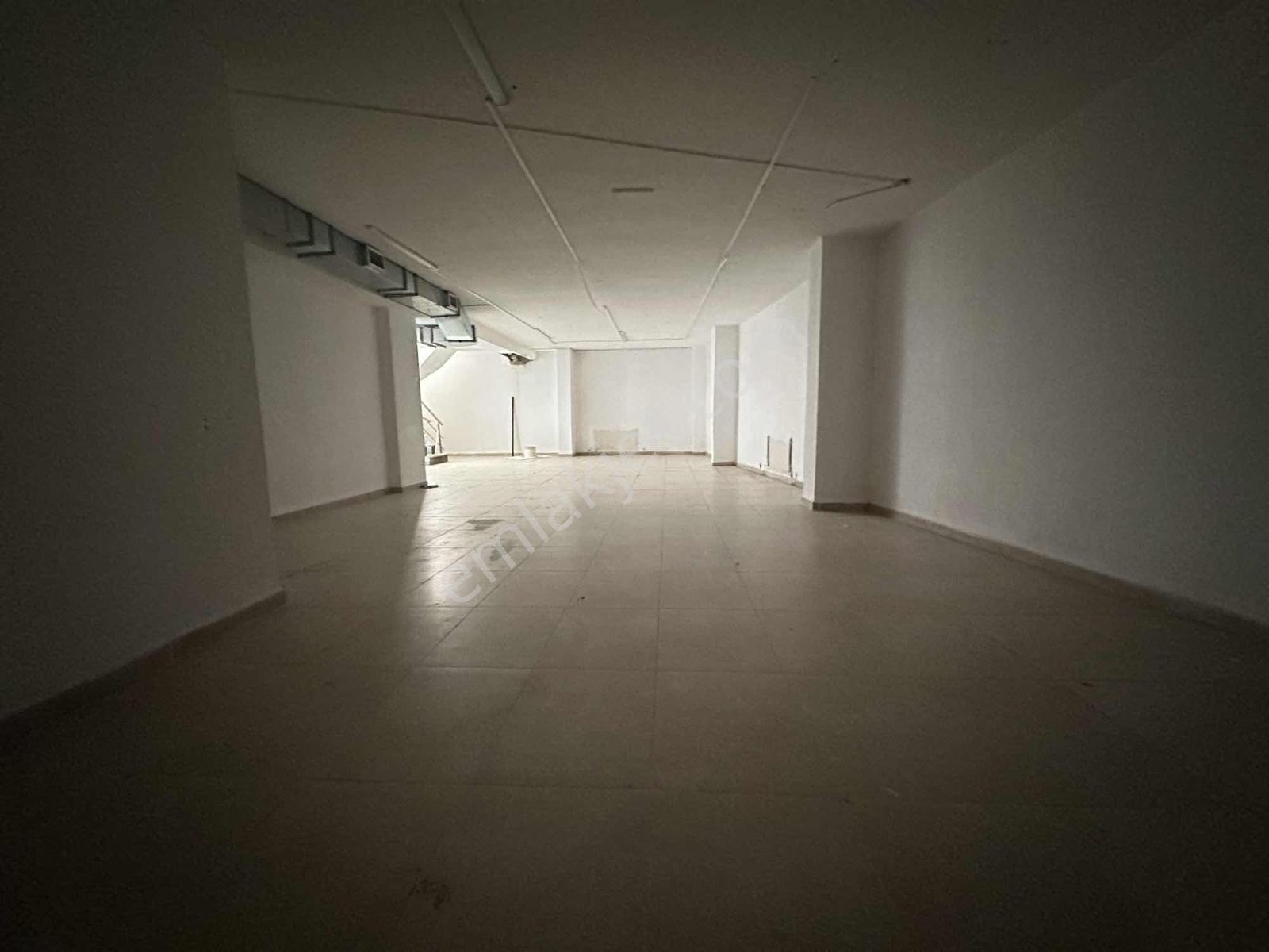 Ümraniye Çarşıda 200m2 Depolu Kullanışlı Kiralık Dükkan - Görsel 12