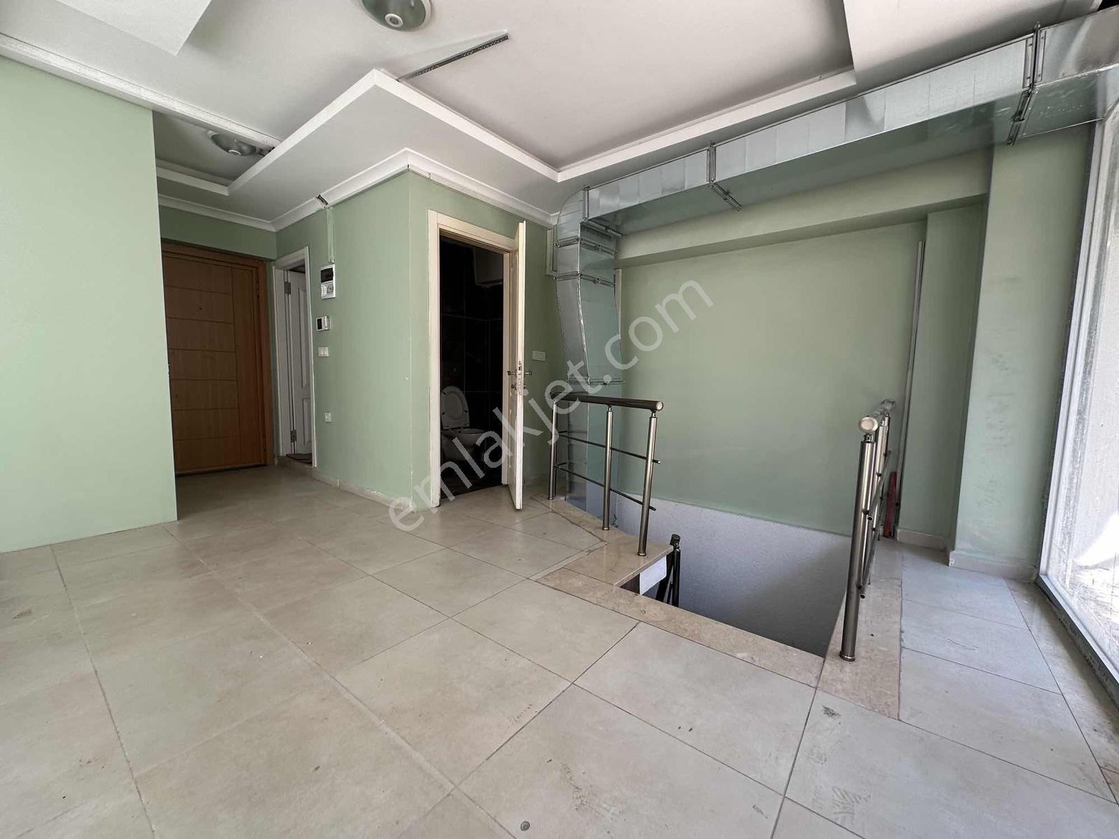Ümraniye Çarşıda 200m2 Depolu Kullanışlı Kiralık Dükkan - Görsel 2