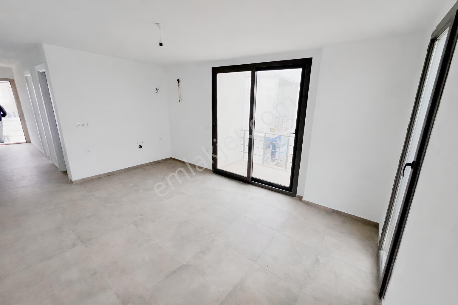 Gümüşlük,merkez'de,üst Kat,1+1,ticari Dükkan,yıllık Kiralık - Görsel 2
