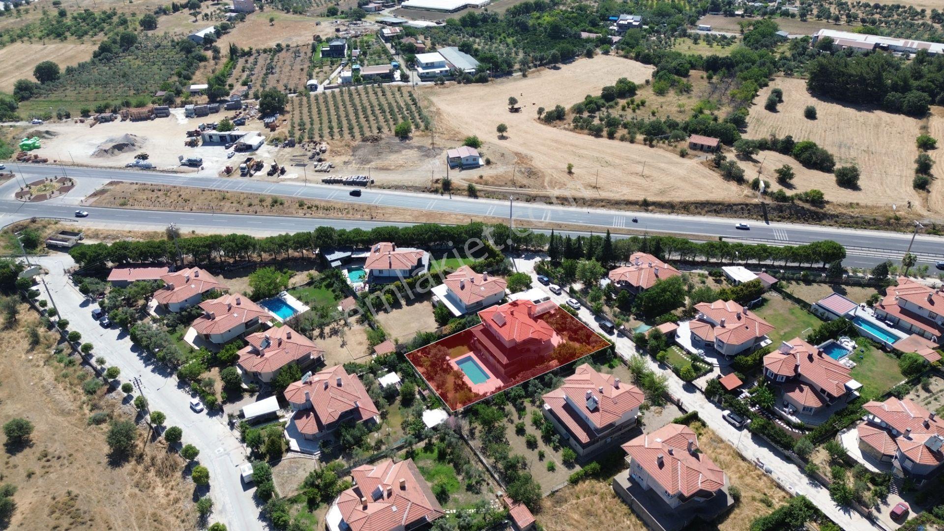 Seferihisar Ulamış'ta Satılık Havuzlu Villa | Turunçevler Sitesi'nde Tam Müstakil 5+1 Lüks Villa - Görsel 3