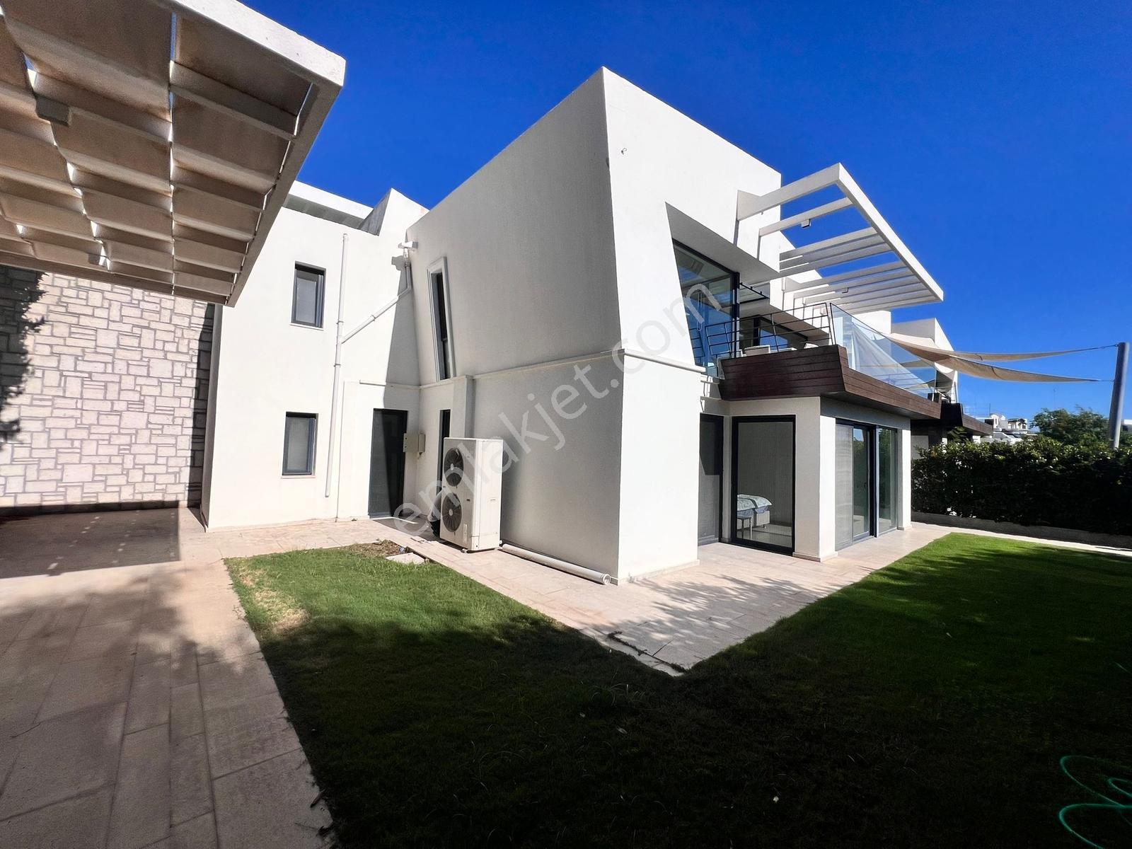 Akyarlar'da,özel Plajlı,deniz Manzaralı,müstakil Bahçeli Villa - Görsel 5