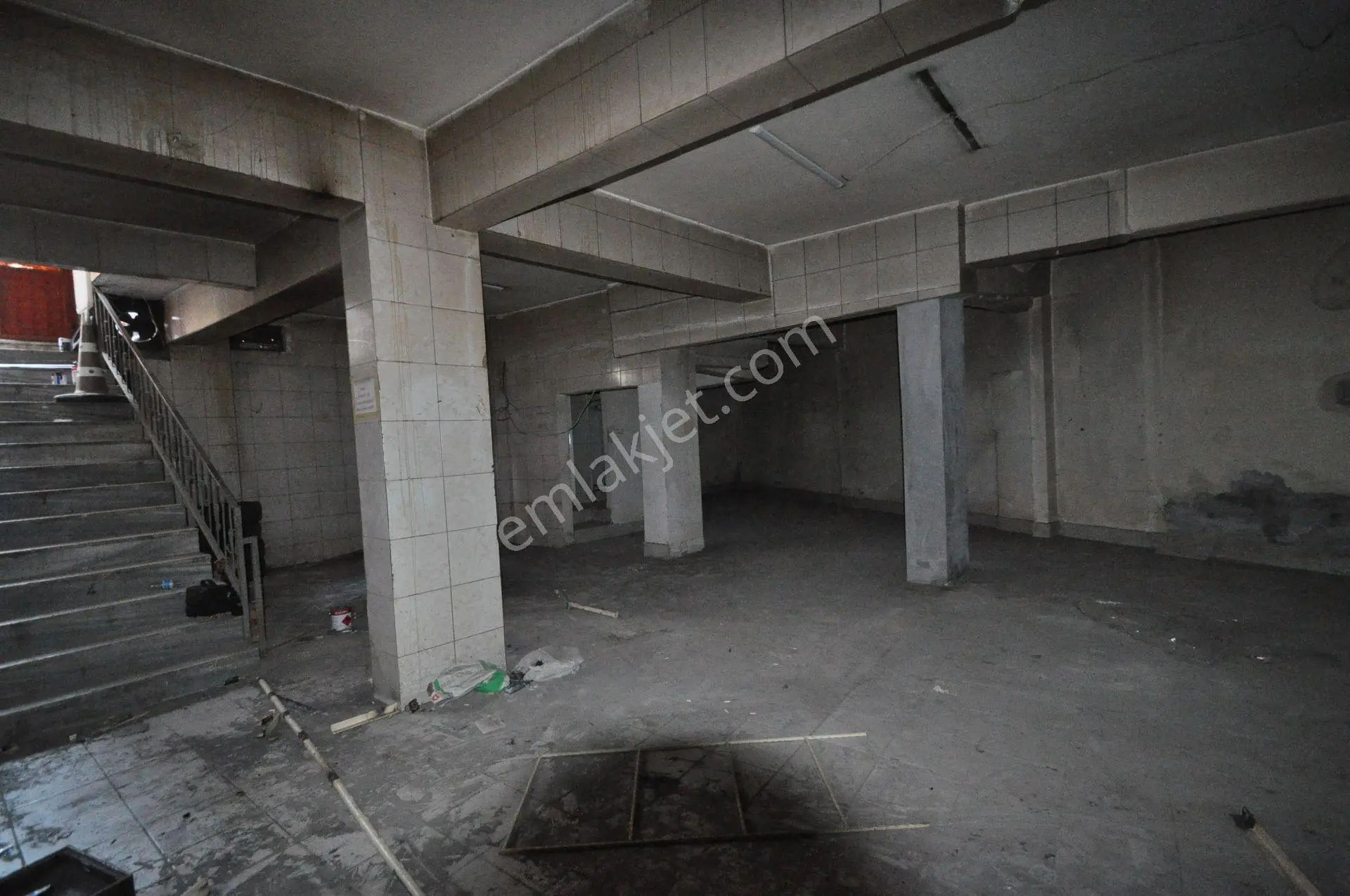 Bayrampaşa Muratpaşa Kaçmaz'dan Kiralık B 130m2 Sanayi Ceryan Yüksek Tavan Y.bodrum Dünkkan