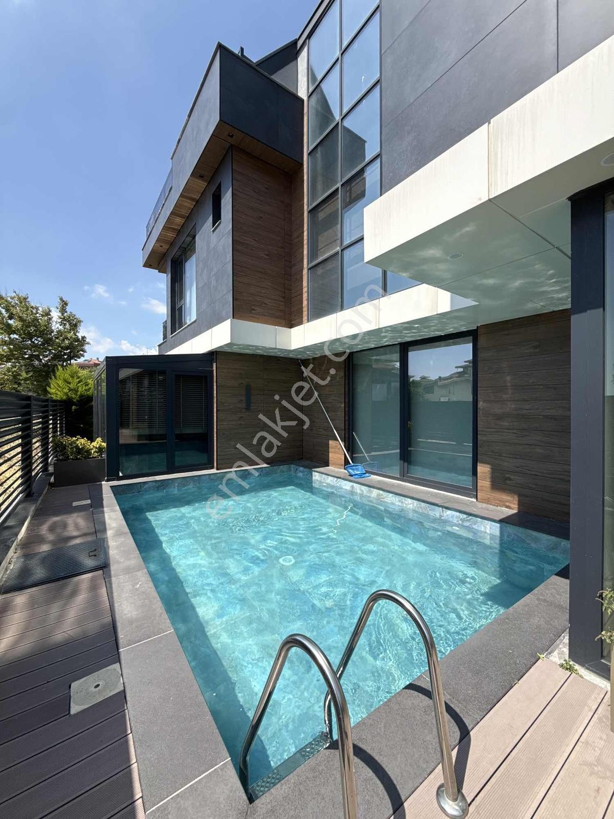 Beylikdüzü Gürpınarda Havuzlu Satılık 7+2 Villa - Görsel 5