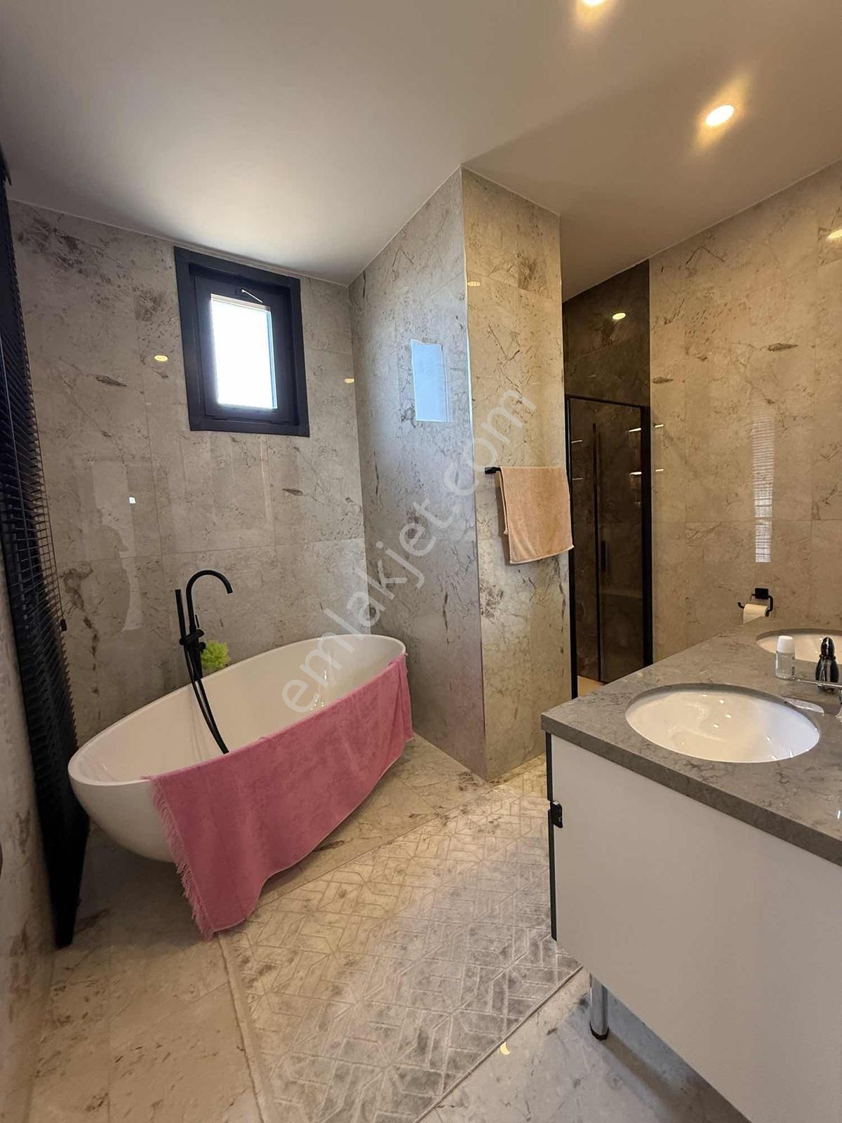 Beylikdüzü Gürpınarda Havuzlu Satılık 7+2 Villa - Görsel 31