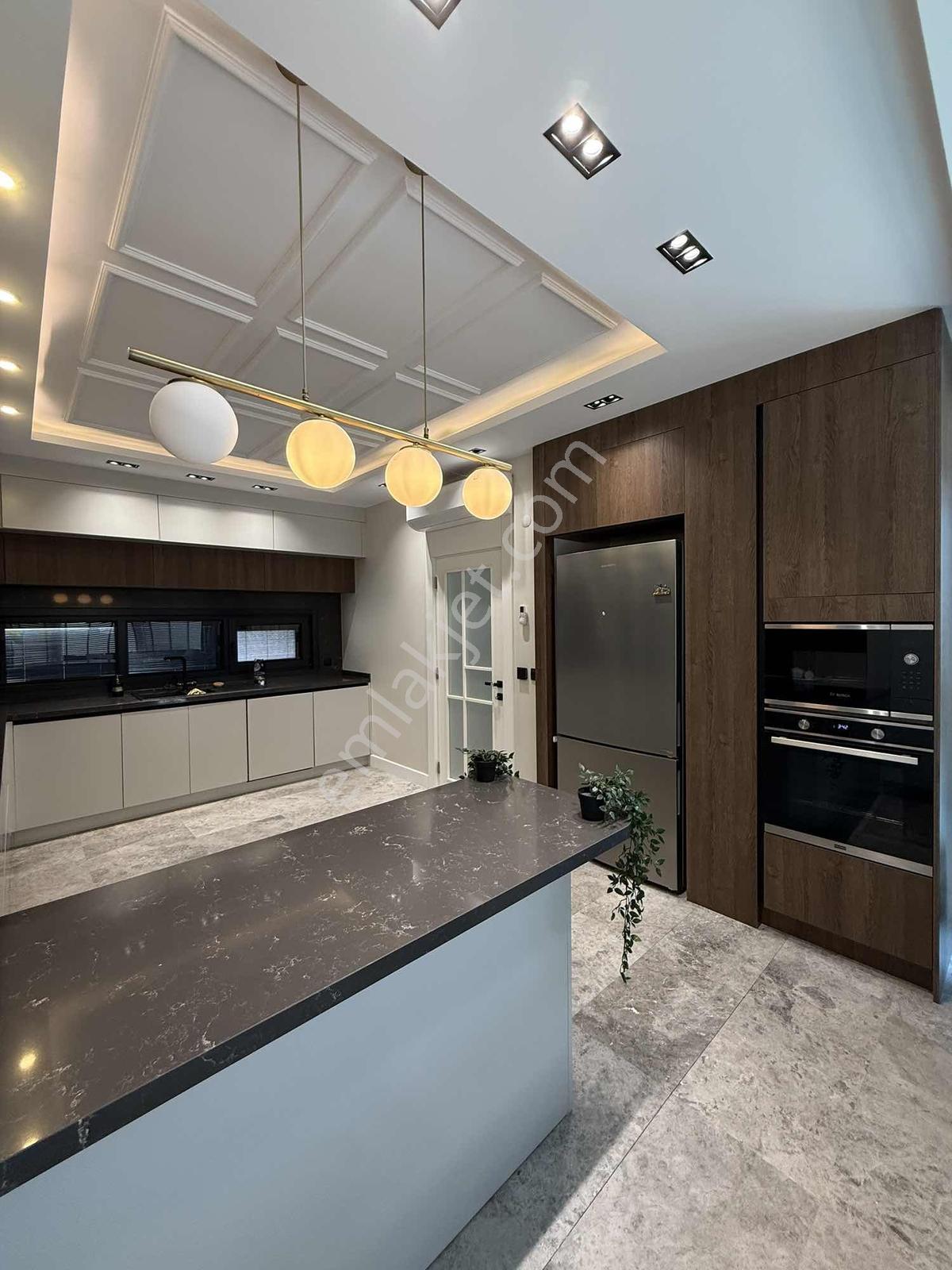 Beylikdüzü Gürpınarda Havuzlu Satılık 7+2 Villa - Görsel 10